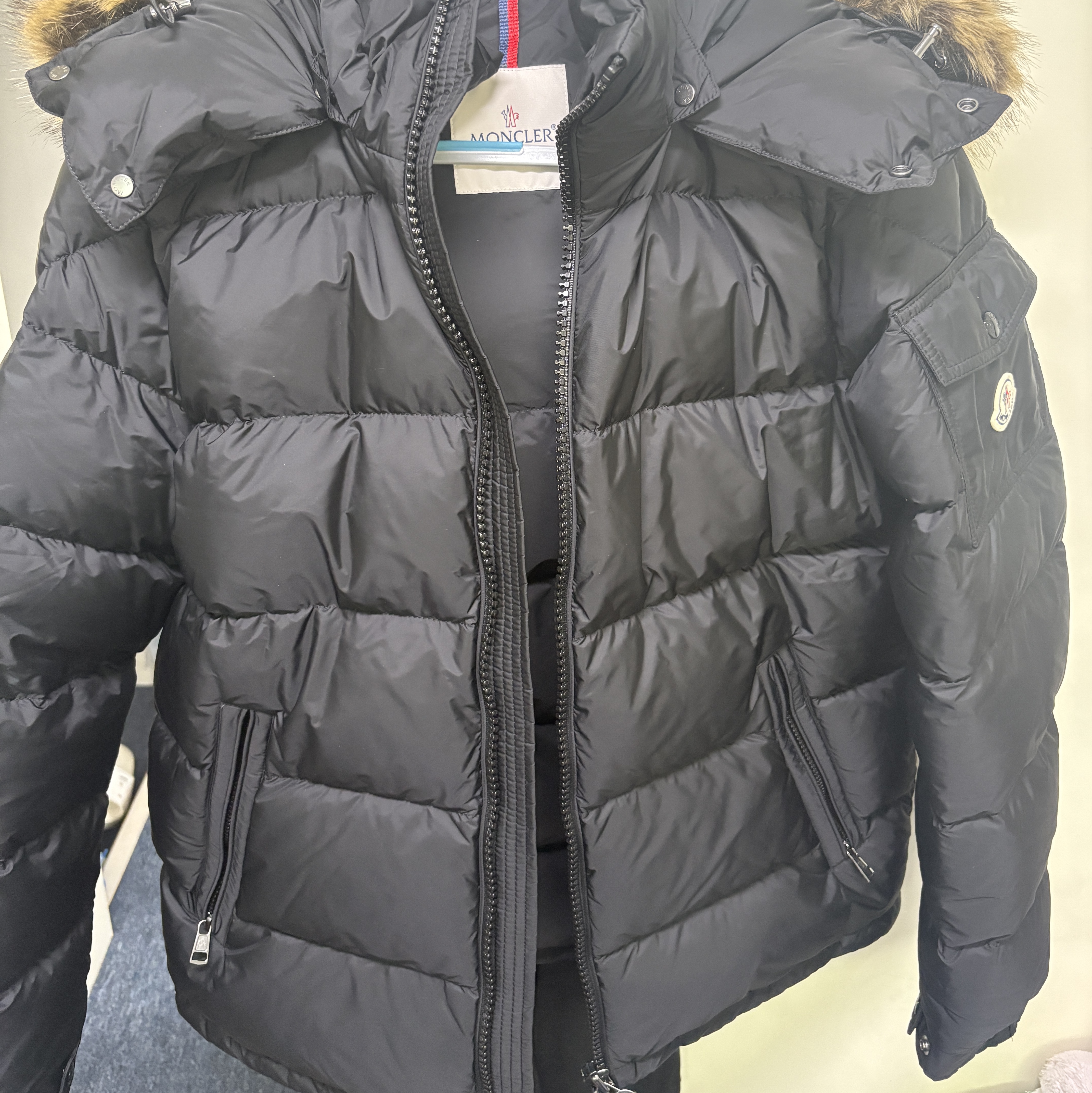 Moncler Mayaf Short Down Jacket Black - 24FW 착용 스타일