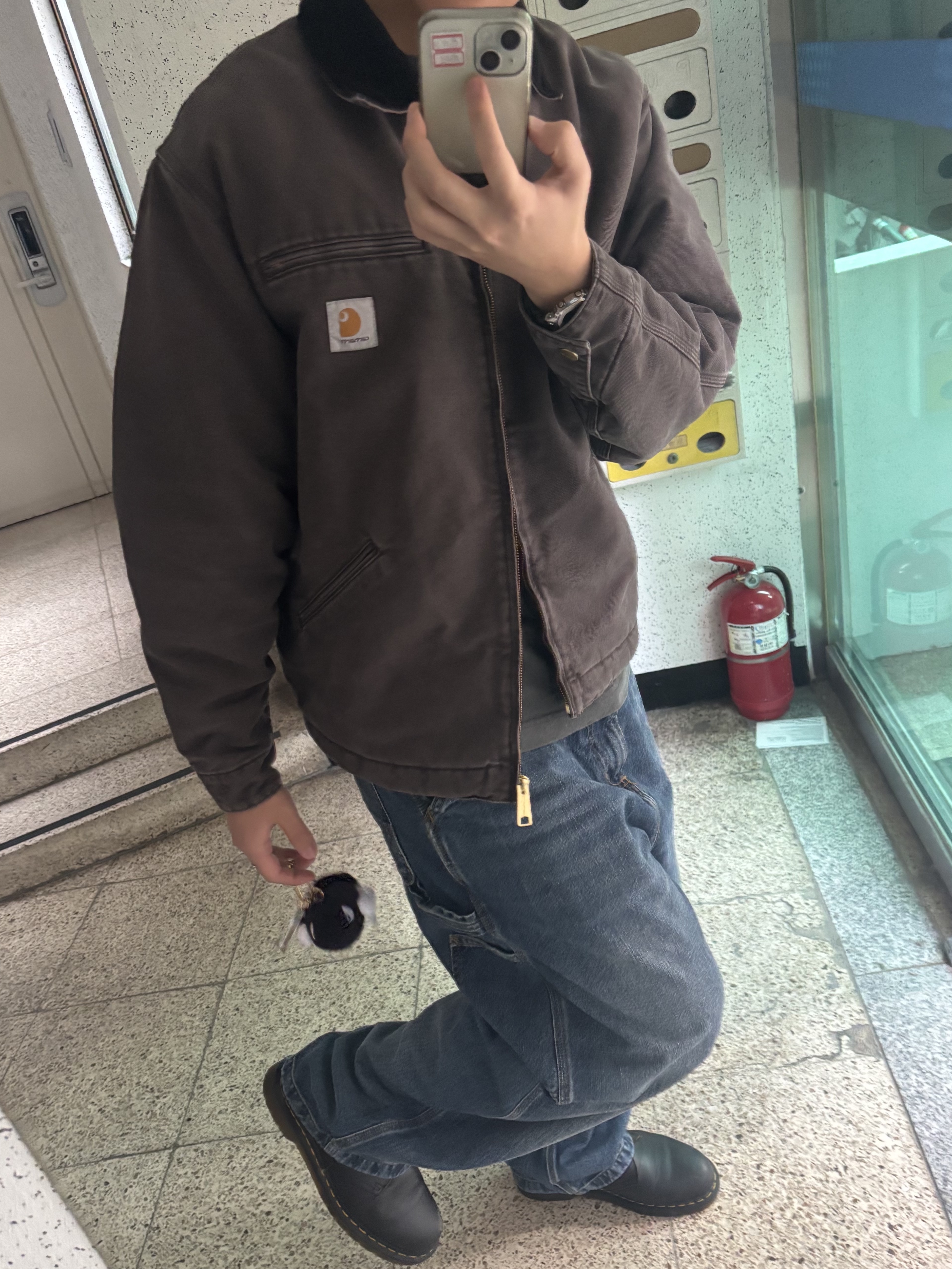 Carhartt WIP OG Detroit Jacket Tobacco Black 착용 스타일