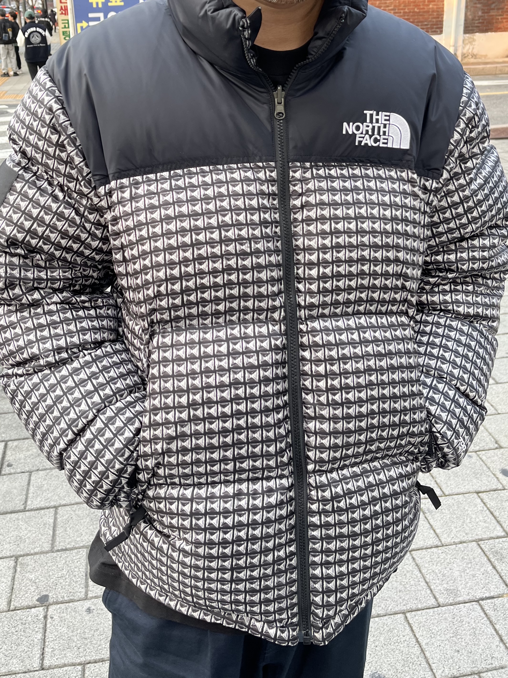 Supreme x The North Face Studded Nuptse Jacket Black - 21SS 착용 스타일 - 3