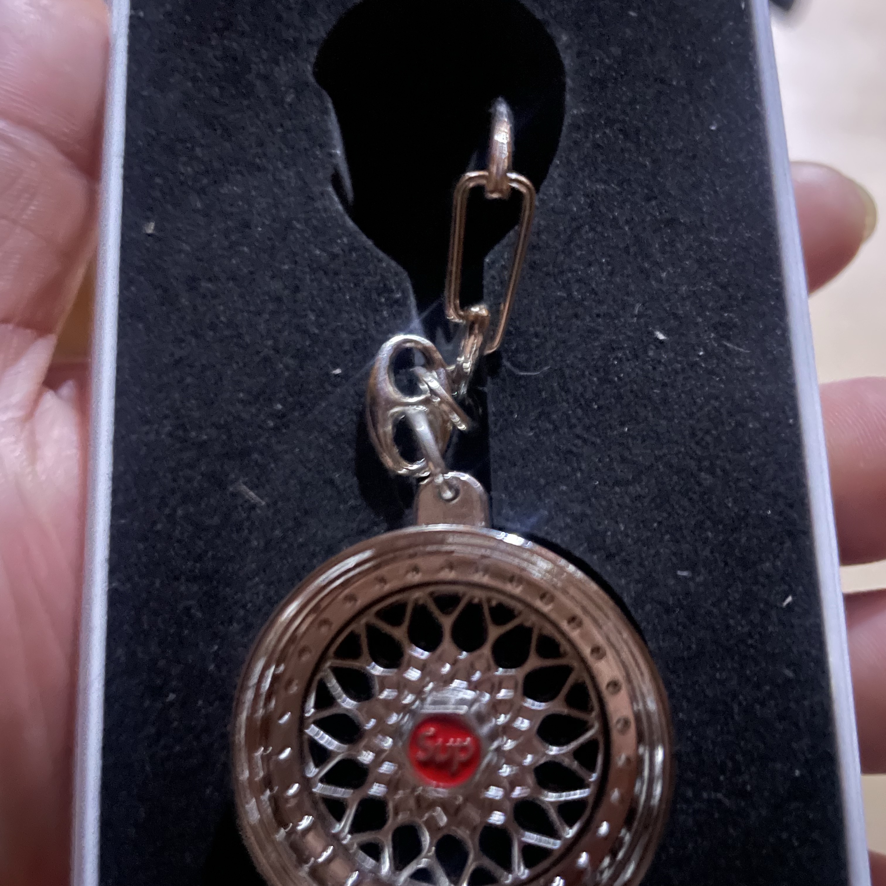 Supreme x BBS RS Rim Keychain Chrome - 25FW 착용 스타일