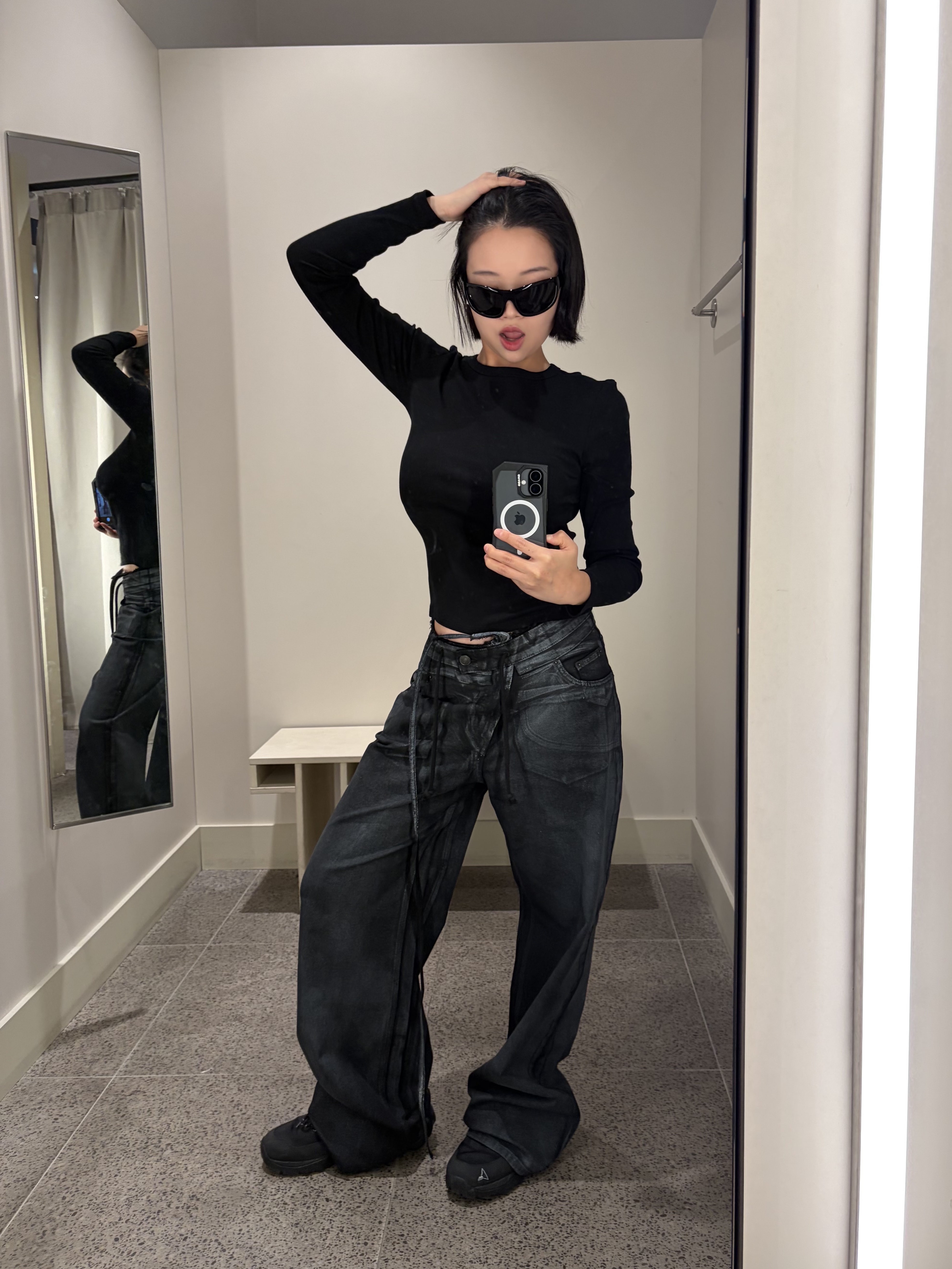 Roa Hiking Neal Black 착용 스타일