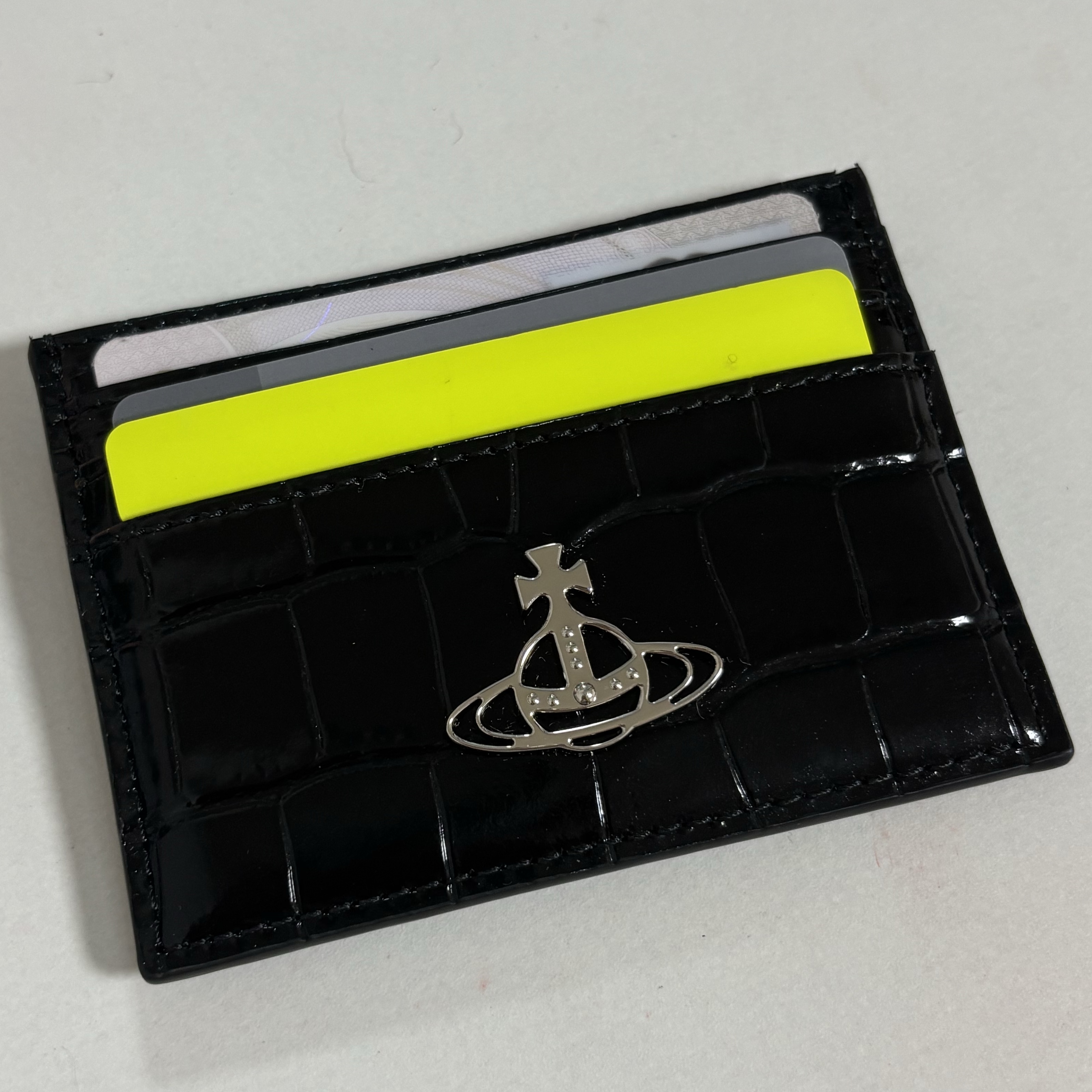 Vivienne Westwood Orb Logo Leather Card Holder Black 착용 스타일