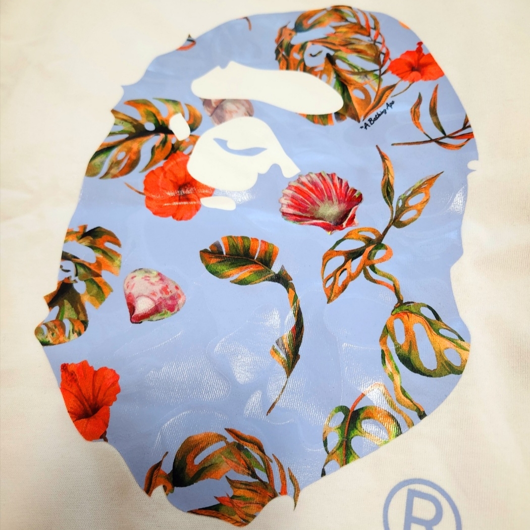 BAPE Vacation Pattern Ape Head Relaxed Fit T-Shirt Black, BAPE Vacation Pattern Ape Head Relaxed Fit T-Shirt White 착용 스타일 - 2