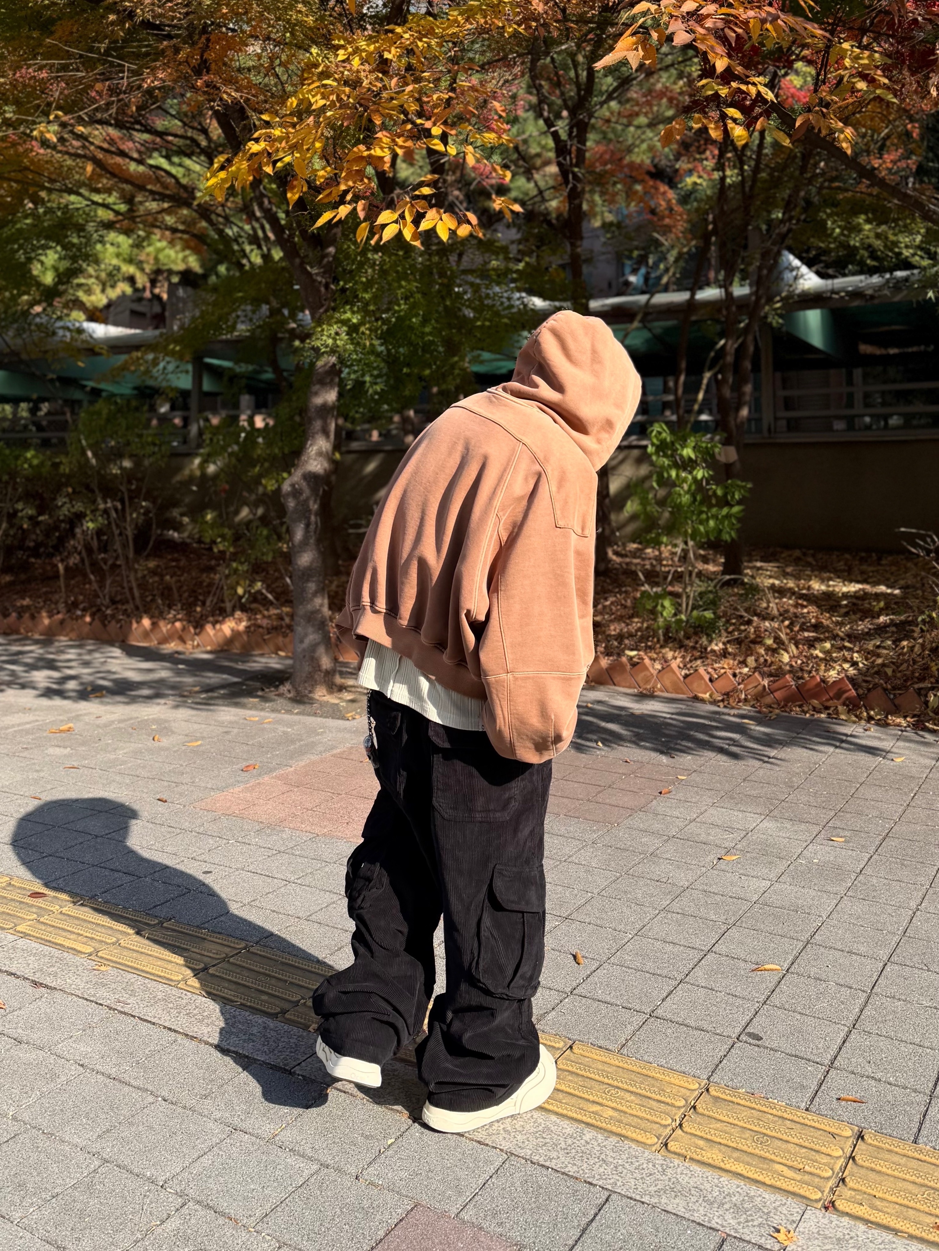 Chrome Hearts Silichrome CH Cross Pendant Black 2022/2023/2025, Ajobyajo Vintage Pigment Zip-Up Hoodie Mocha 착용 스타일 - 5