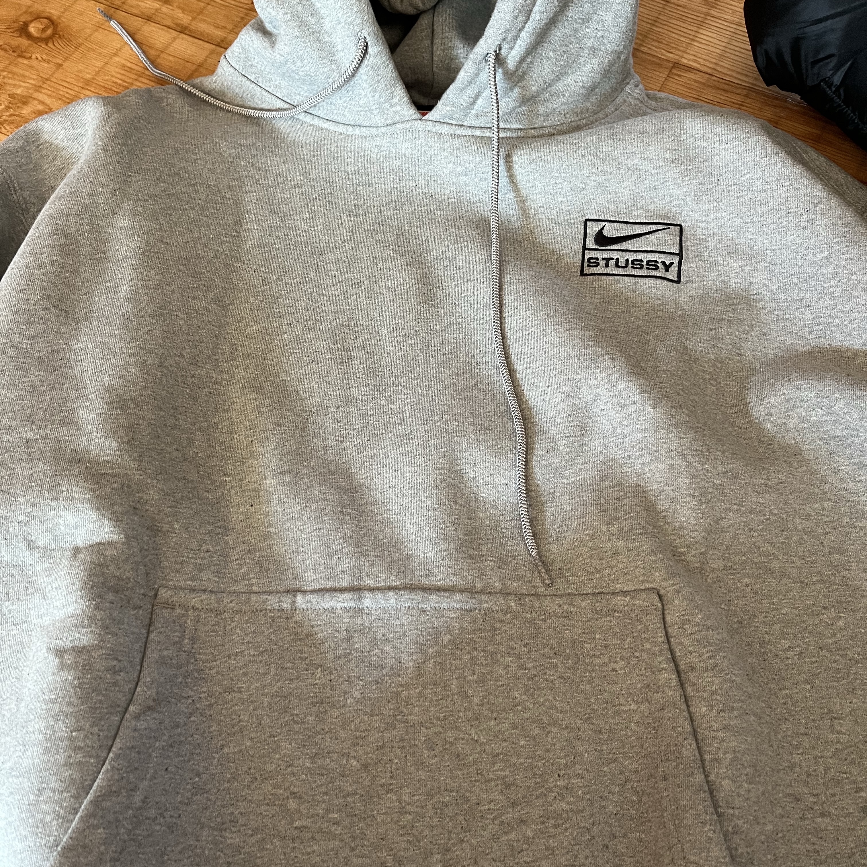 Nike x Stussy NRG RA Pullover Hoodie Dark Grey Heather (DJ9488-063) 착용 스타일