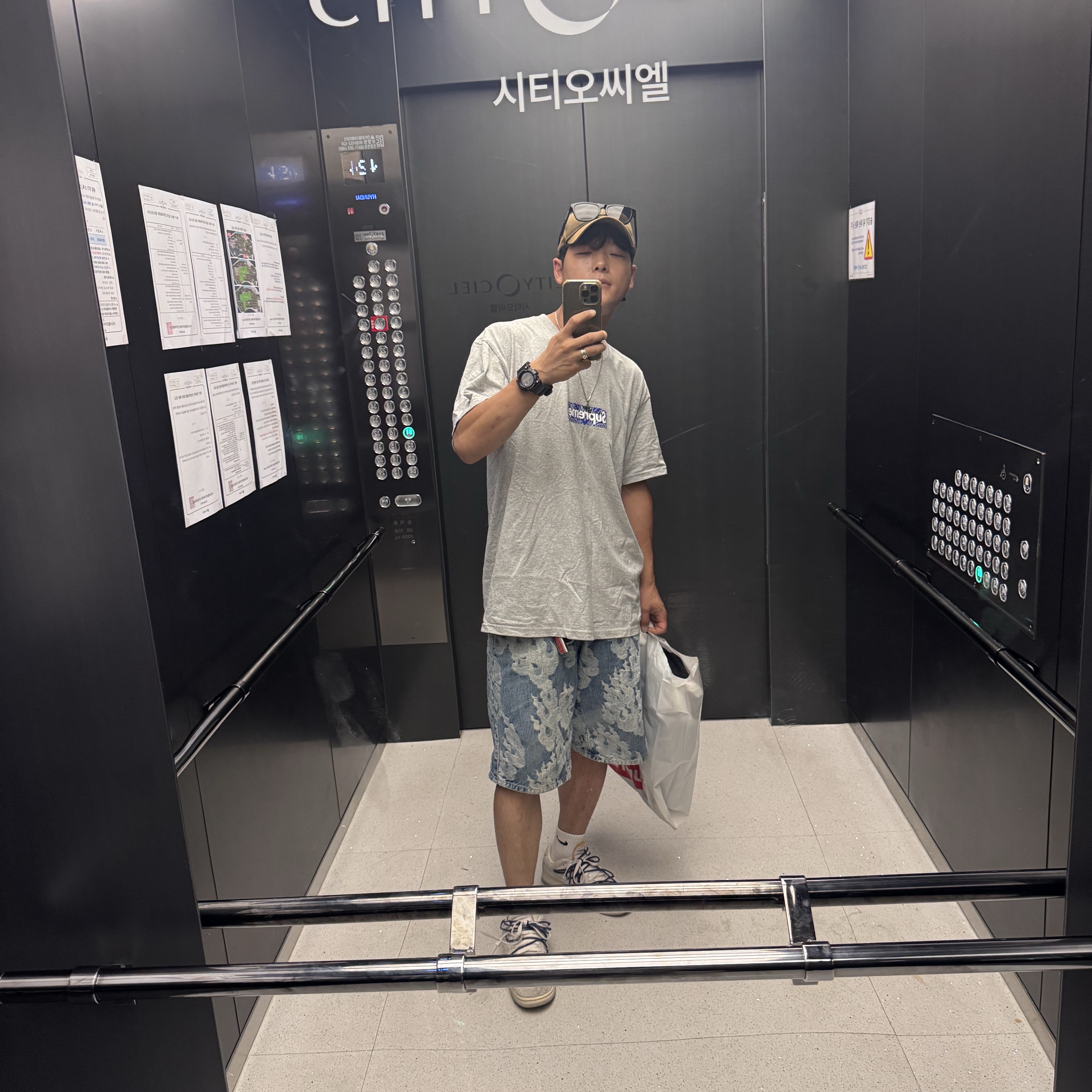 Stone Island 99661 6-Panel Cap Military Green - 23SS, Oakley x Fragment Frogskins Yellow Polished Black Frame Prizm Grey Lenses Low Bridge Fit 착용 스타일 - 1