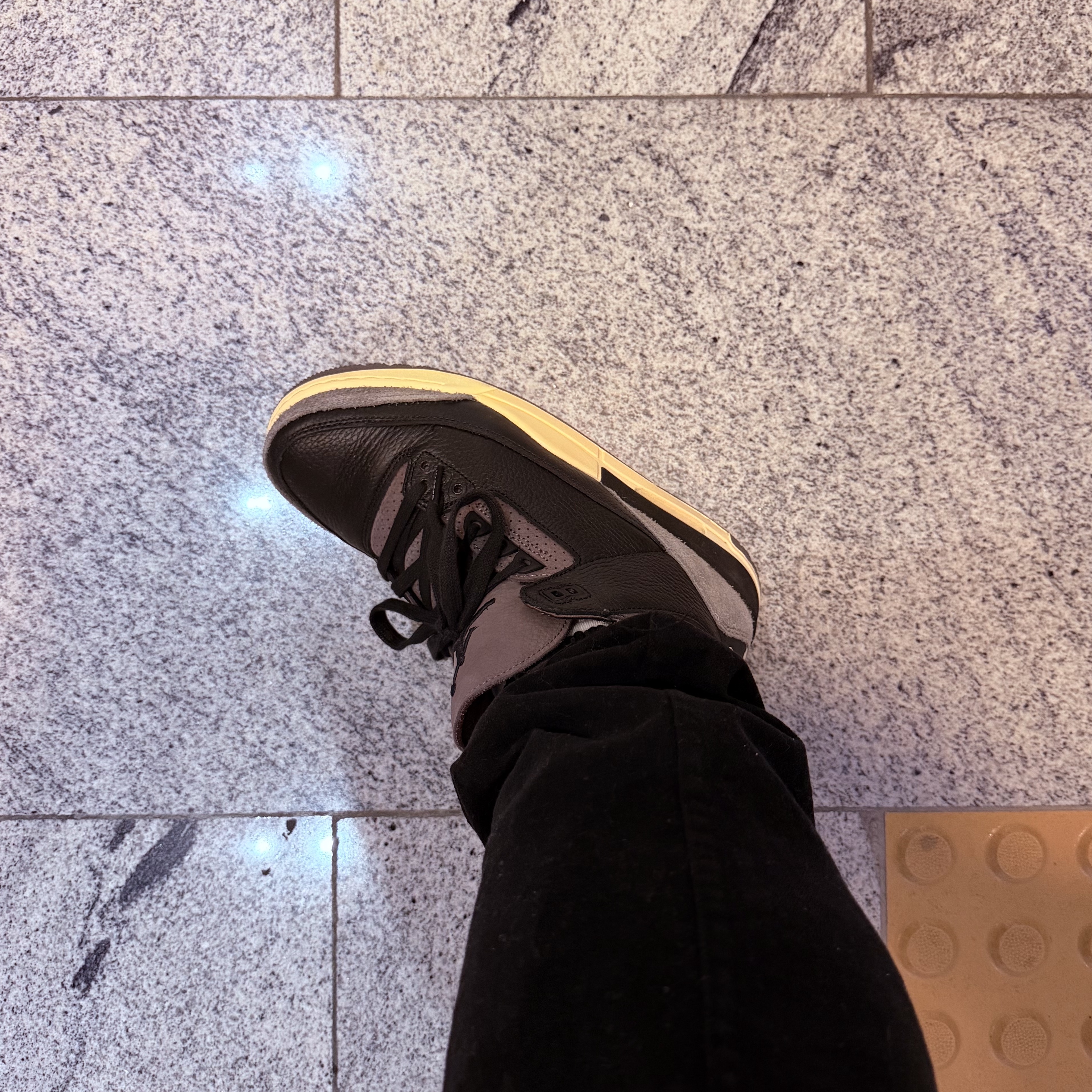 (W) Jordan 3 x A Ma Maniere Retro OG SP Black and Flat Pewter 착용 스타일