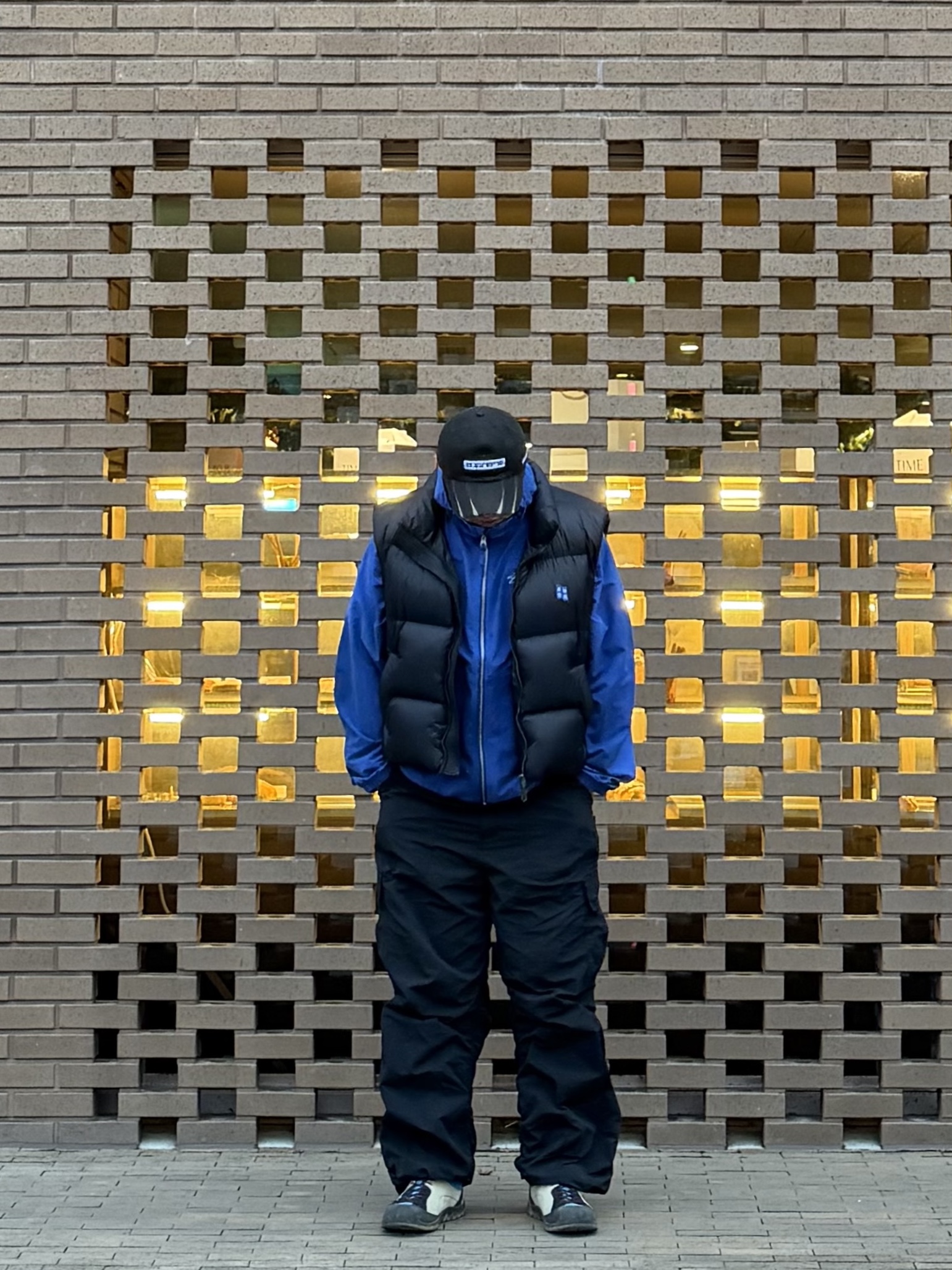 Ader Error Sig; TRS Tag Puffer Vest 01 Noir, Keen Jasper Rocks SP Sneakers Beige 착용 스타일