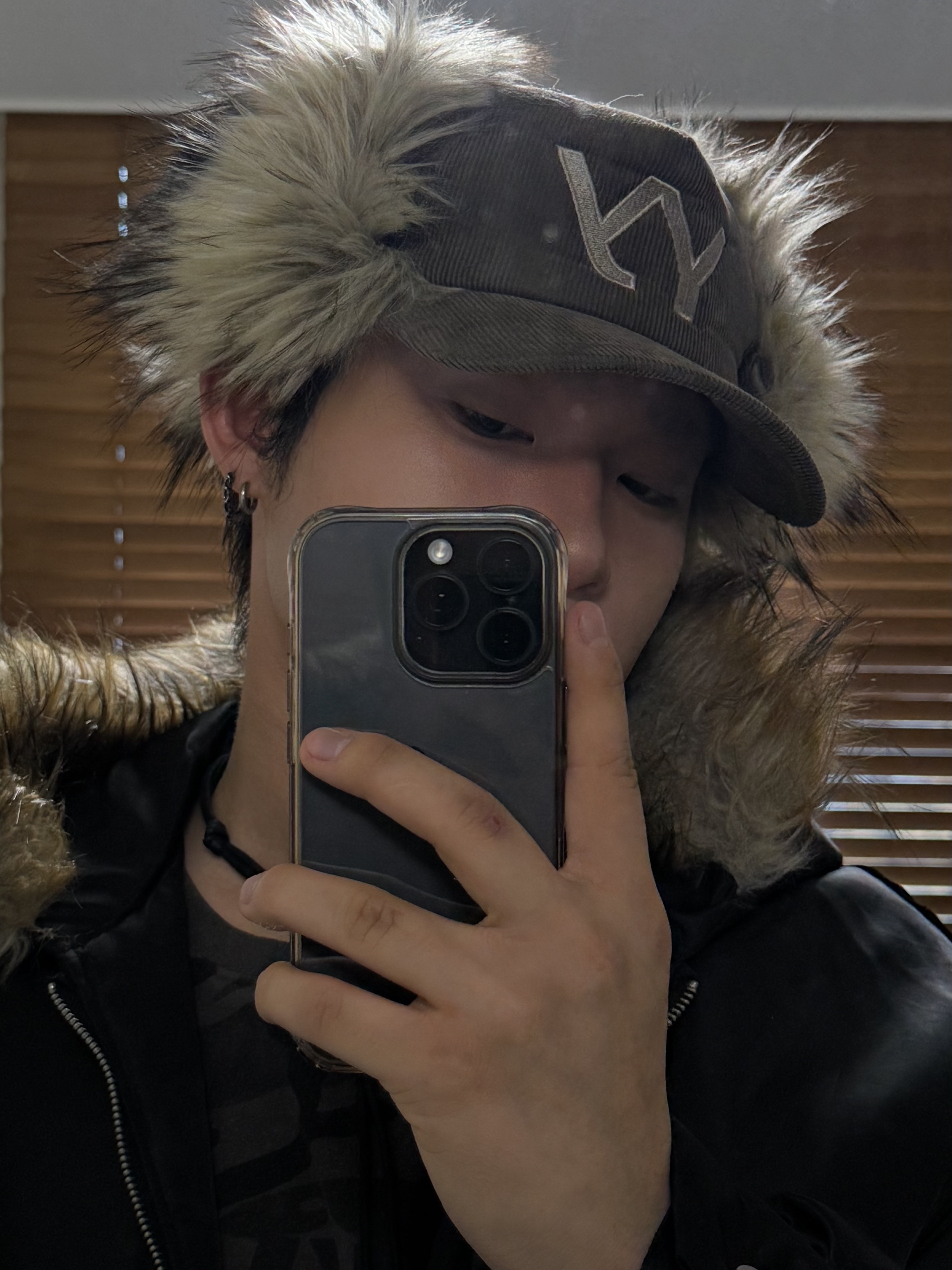 Open Yy Faux Fur Corduroy Earflap Cap Khaki 착용 스타일 - 2