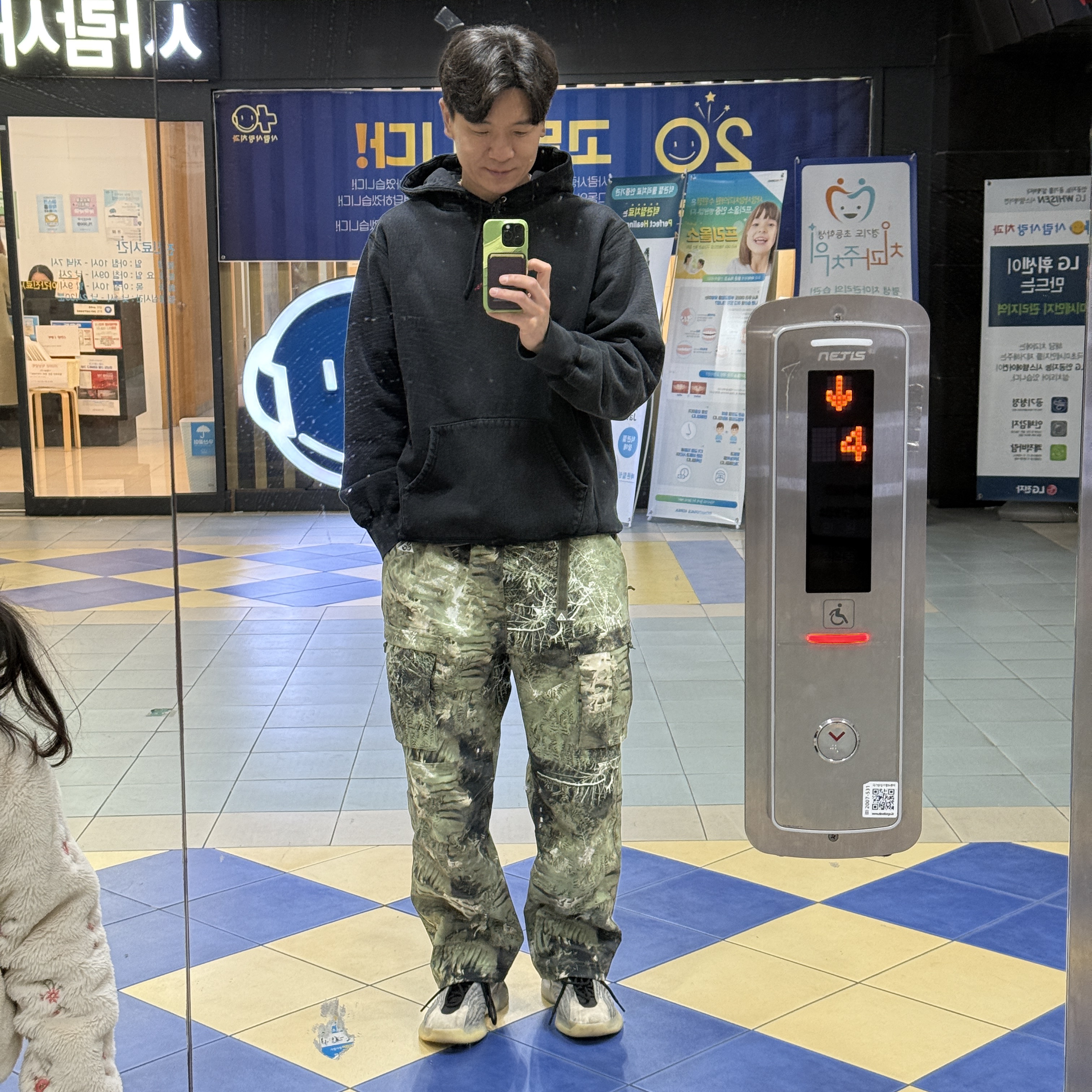 Nike ACG Smith Summit Allover Print Cargo Pants Oil Green - Asia, Supreme Small Box Hooded Sweatshirt Black - 22FW 착용 스타일