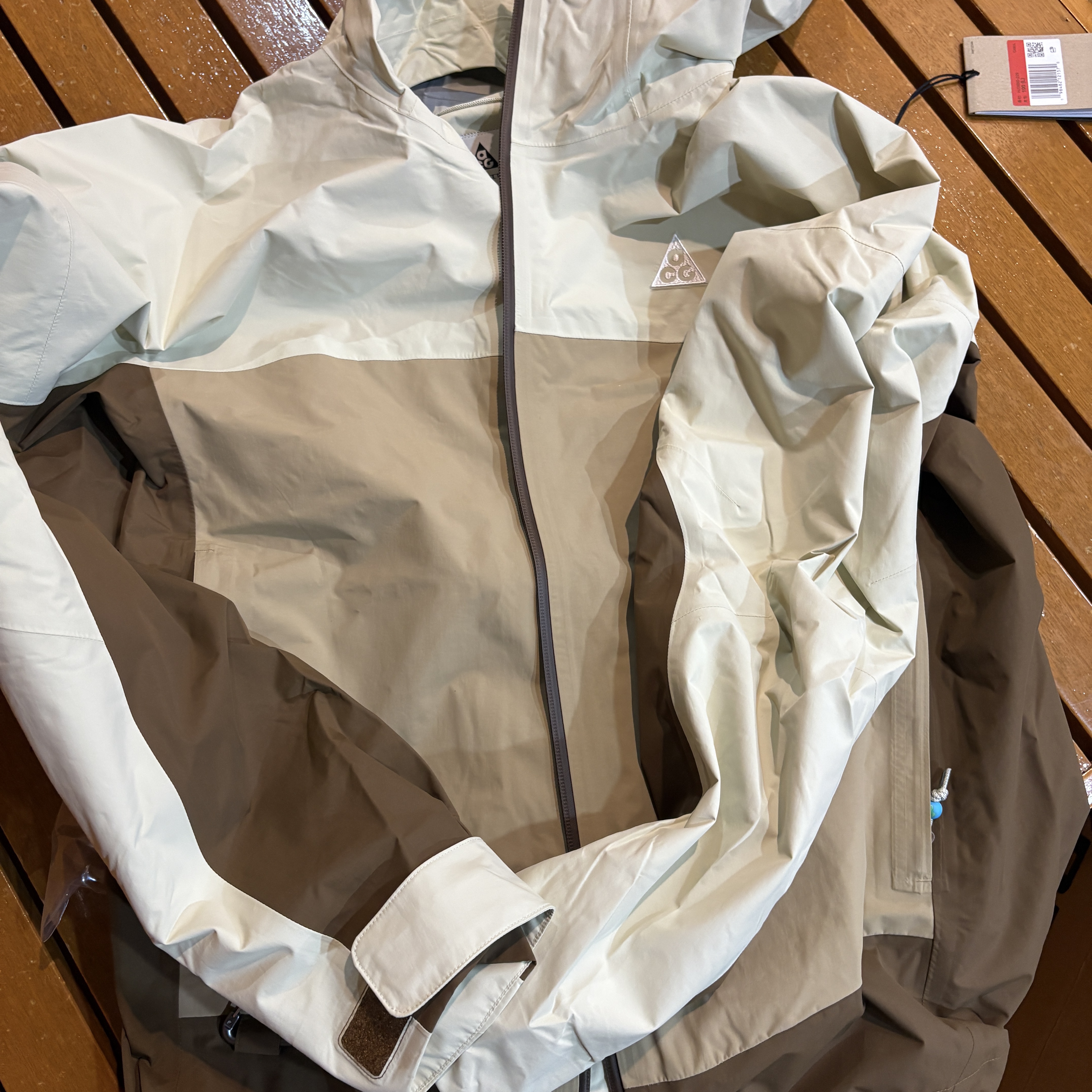 Nike ACG Morpho Storm-Fit ADV Rain Jacket Light Khaki Parachute Beige - Asia 착용 스타일