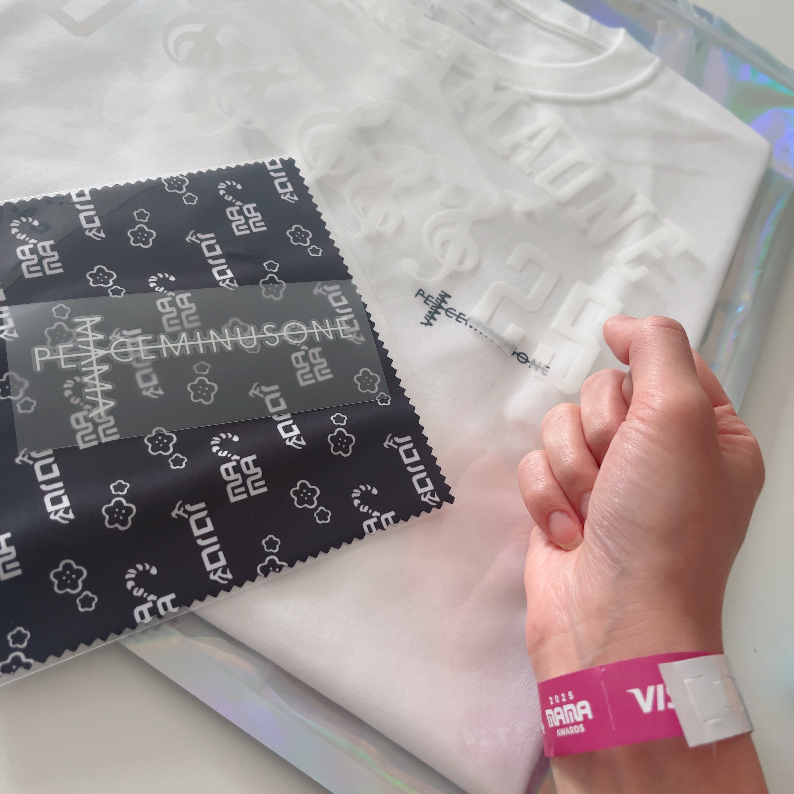 Peaceminusone x 2025 MAMA Awards Peacemamaone T-Shirt White 착용 스타일 - 2