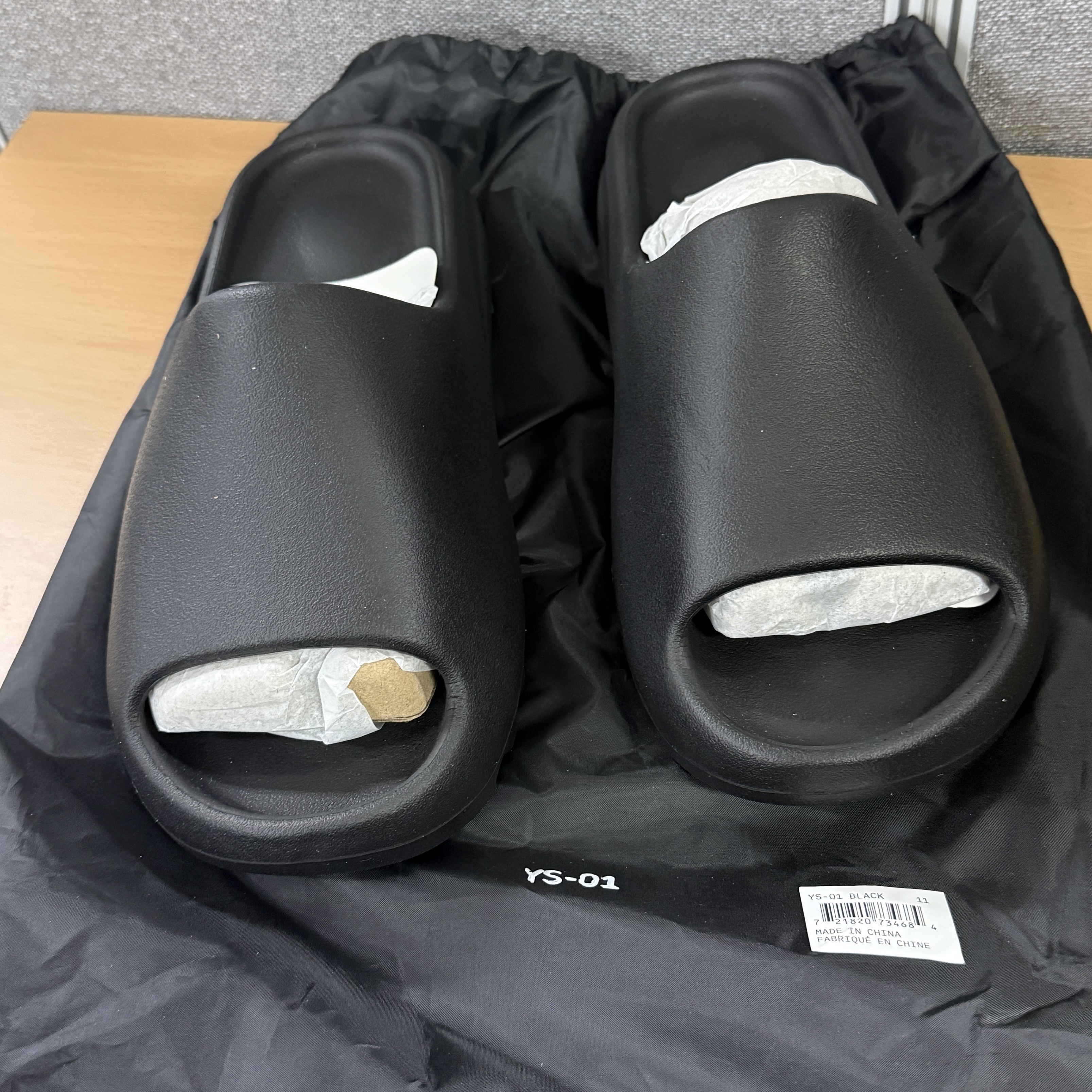 Yeezy YS-01 Black 착용 스타일 - 1