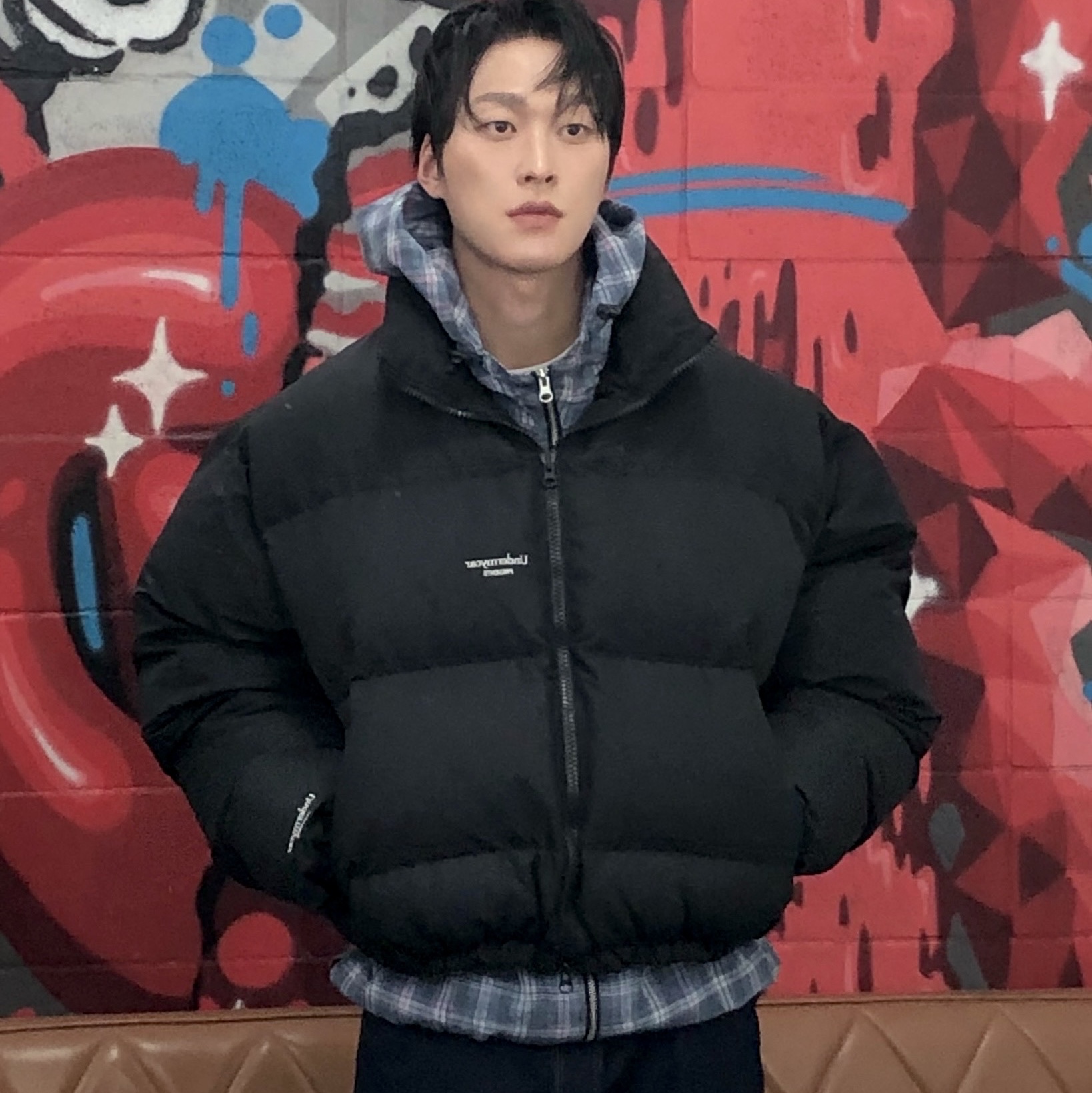 Undermycar Mu.15 Anti Fxxking Logo Play Triple Logo Crop Padding Jacket Black 착용 스타일 - 2
