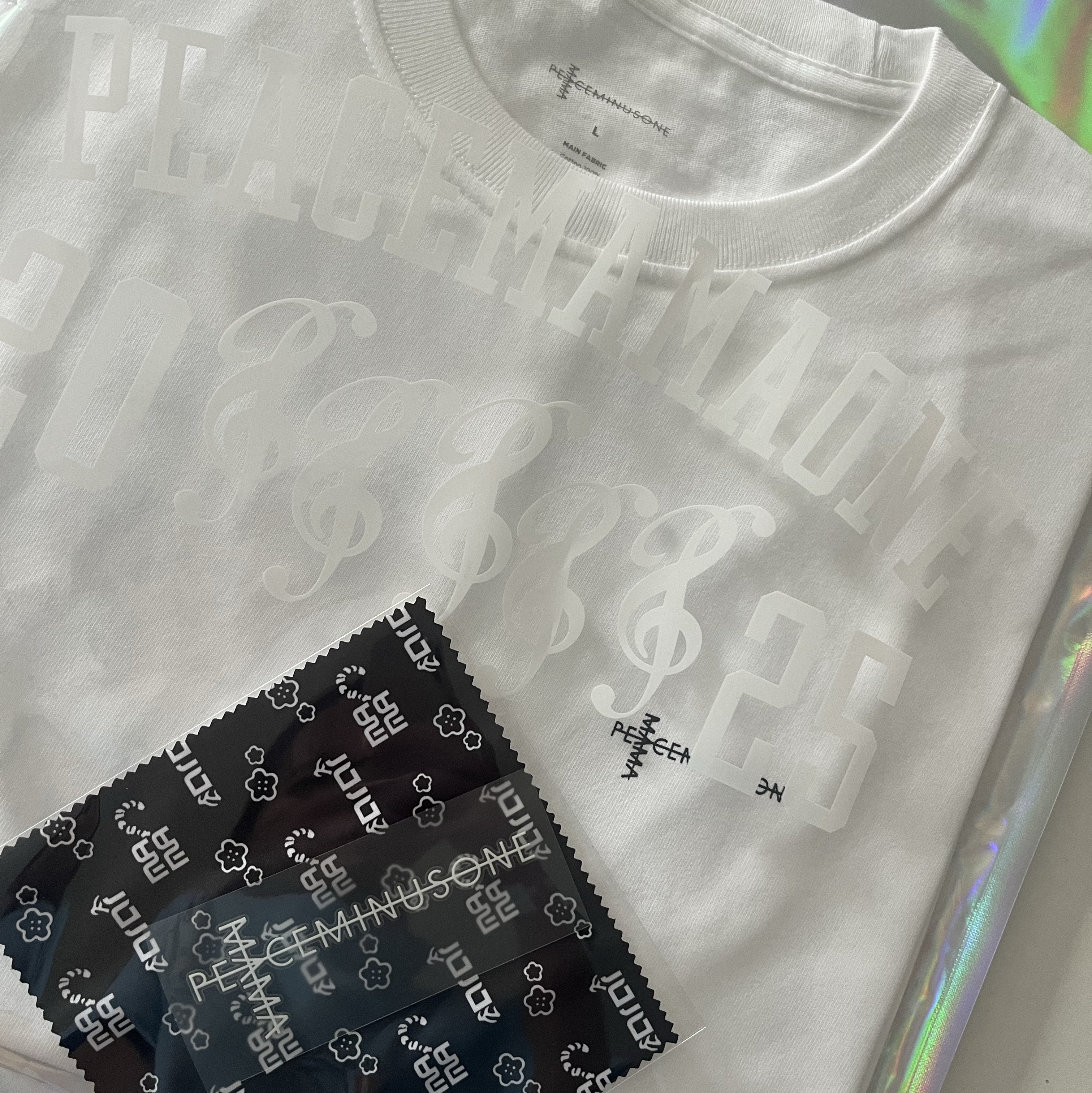Peaceminusone x 2025 MAMA Awards Peacemamaone T-Shirt White 착용 스타일 - 1