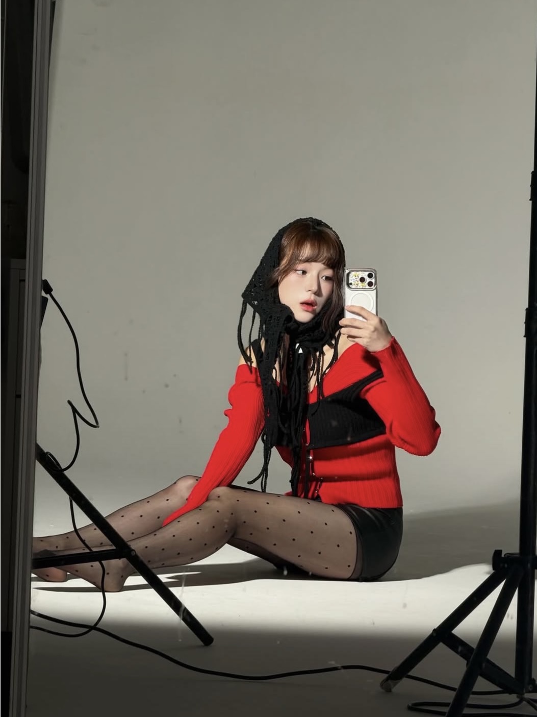Juukiff Front String Bra In Wool Charcoal, Juukiff Front String Bra In Wool Mocha Brown 착용 스타일 - 1