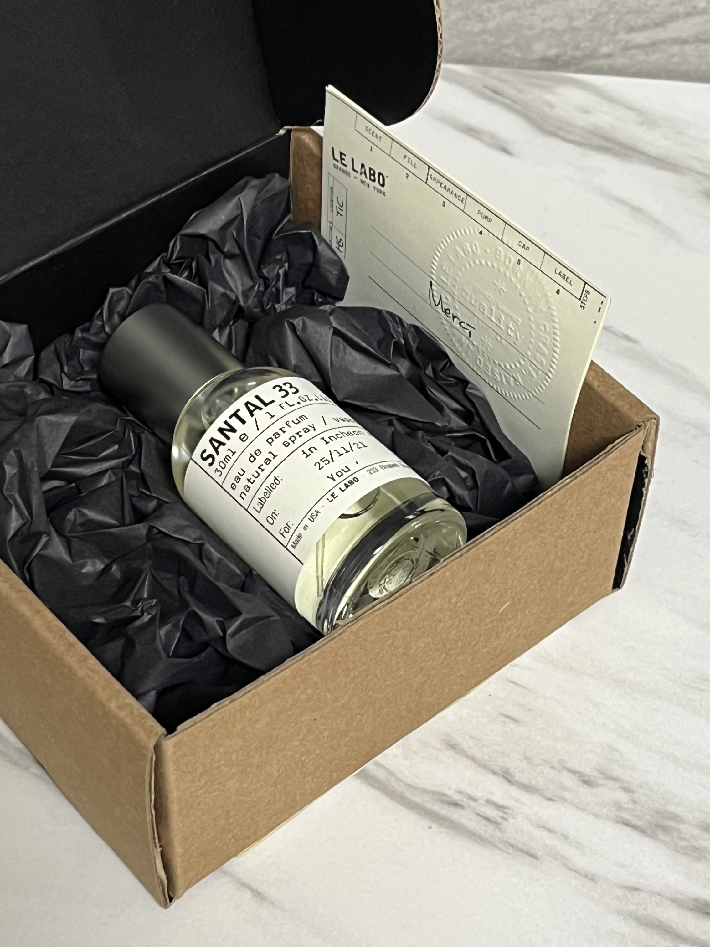 Le Labo Santal 33 Eau De Parfum 30ml 착용 스타일 - 3