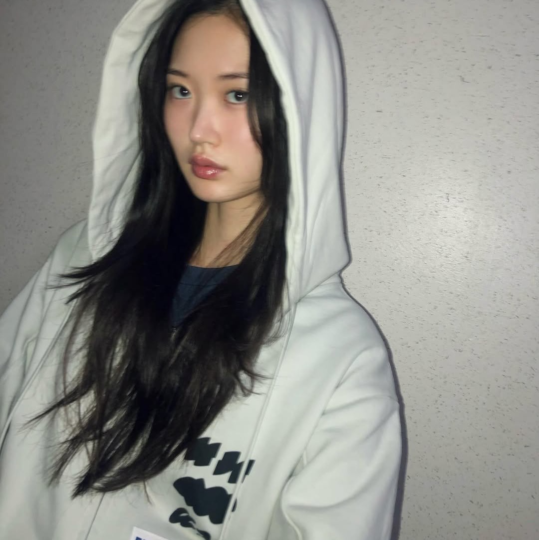 Express Holiday Passport Hoodie Zip-Up Charcoal, Express Holiday Passport Hoodie Zip-Up Sky Blue 착용 스타일