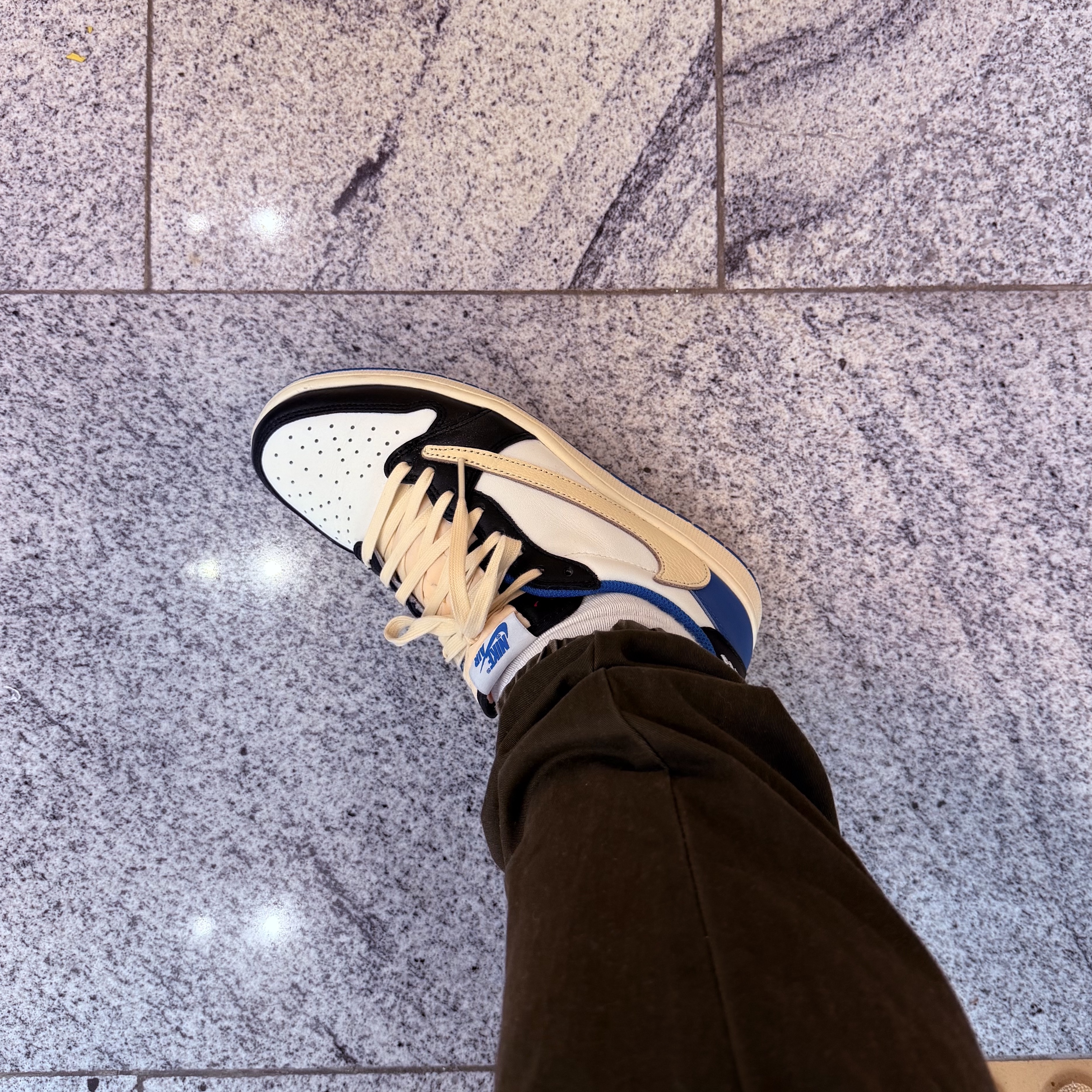 Jordan 1 x Travis Scott x Fragment Retro Low OG SP Military Blue 착용 스타일