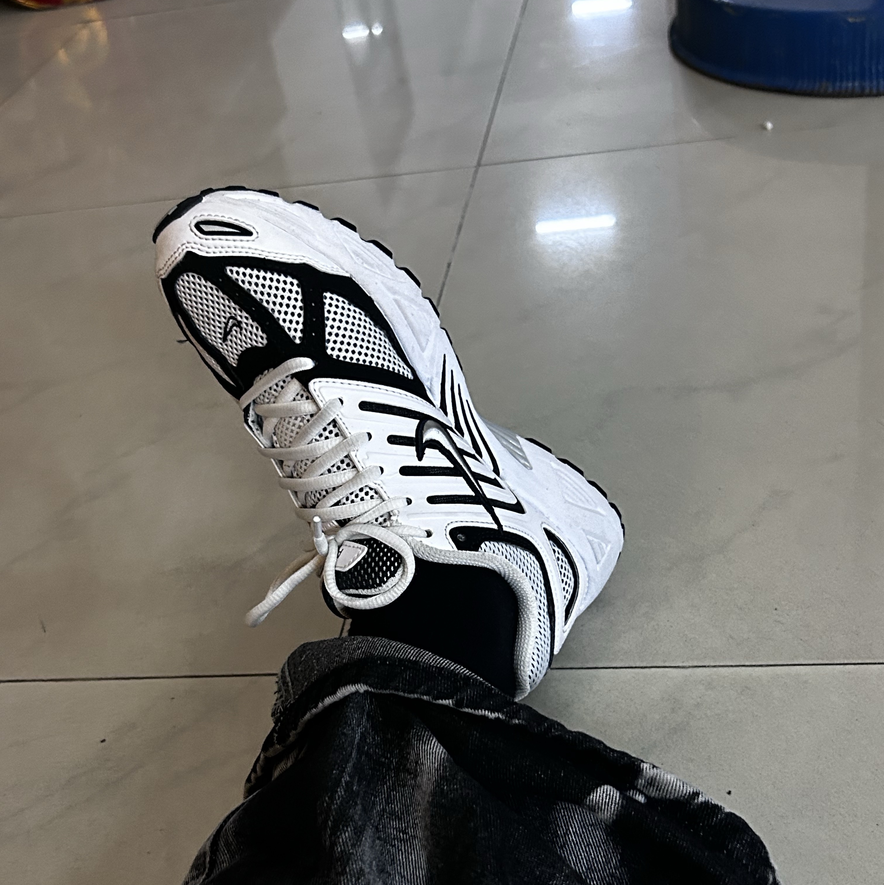 Nike Air Pegasus 2K5 White Black 착용 스타일