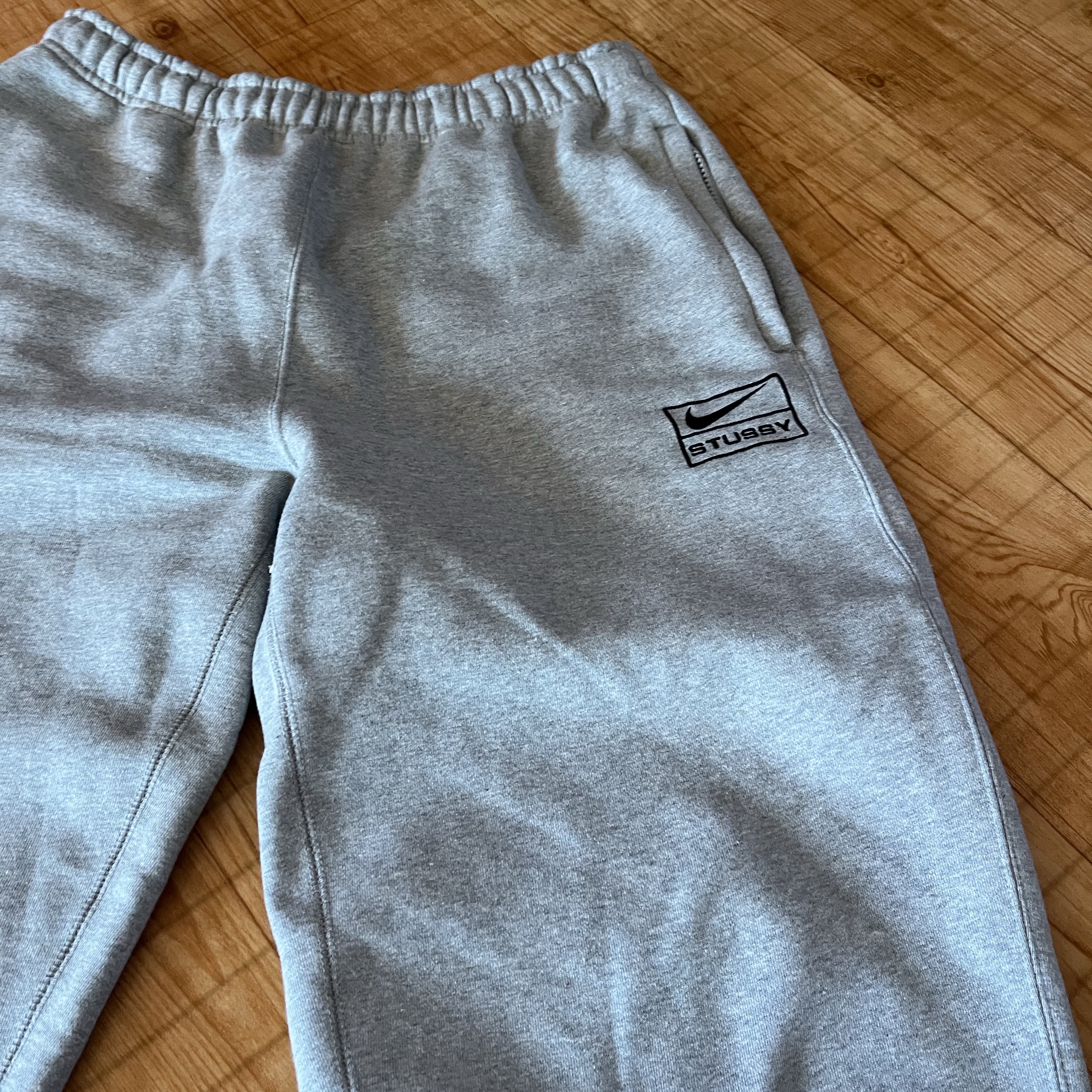 Nike x Stussy Fleece Pants Grey Heather (FN5231-050) 착용 스타일