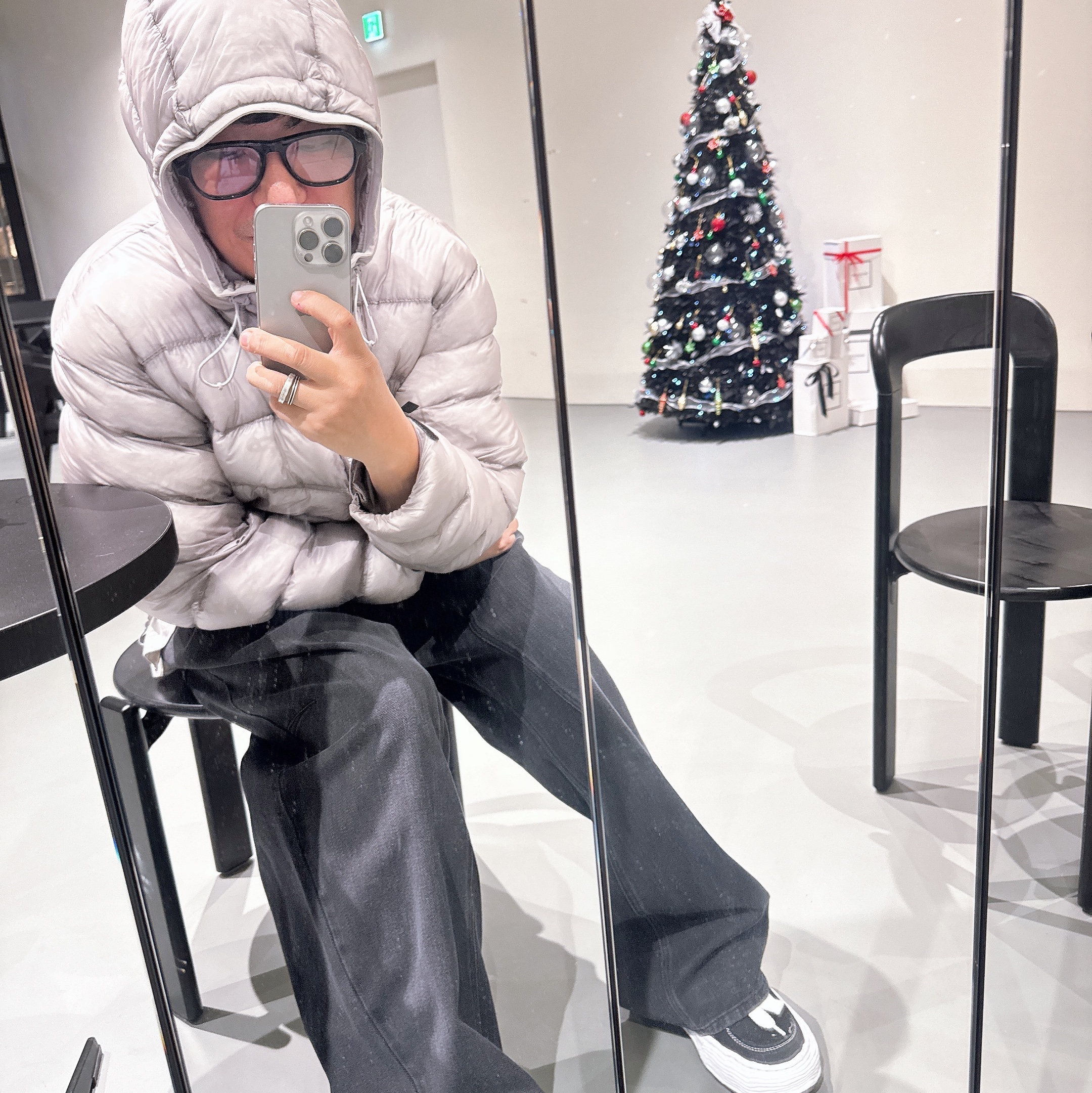 Salomon UNI Cross Insulation Jacket Light Grey, Maison Mihara Yasuhiro Oliver OG Sole Canvas Low-top Sneakers Black 착용 스타일 - 2