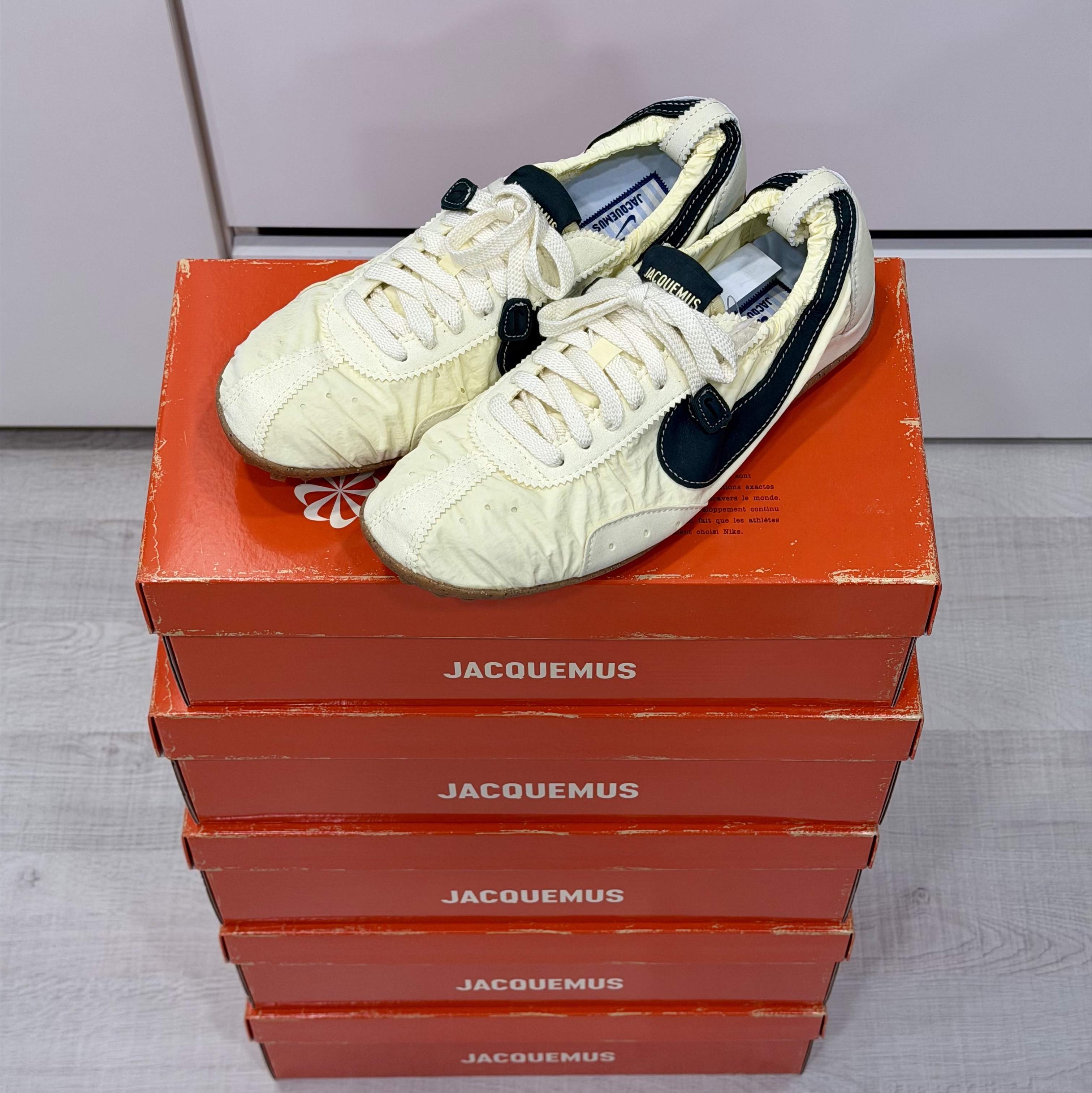 Nike x Jacquemus Moon Shoe SP Alabaster Off Noir, Nike x Jacquemus Moon Shoe SP Off Noir Cashmere 착용 스타일