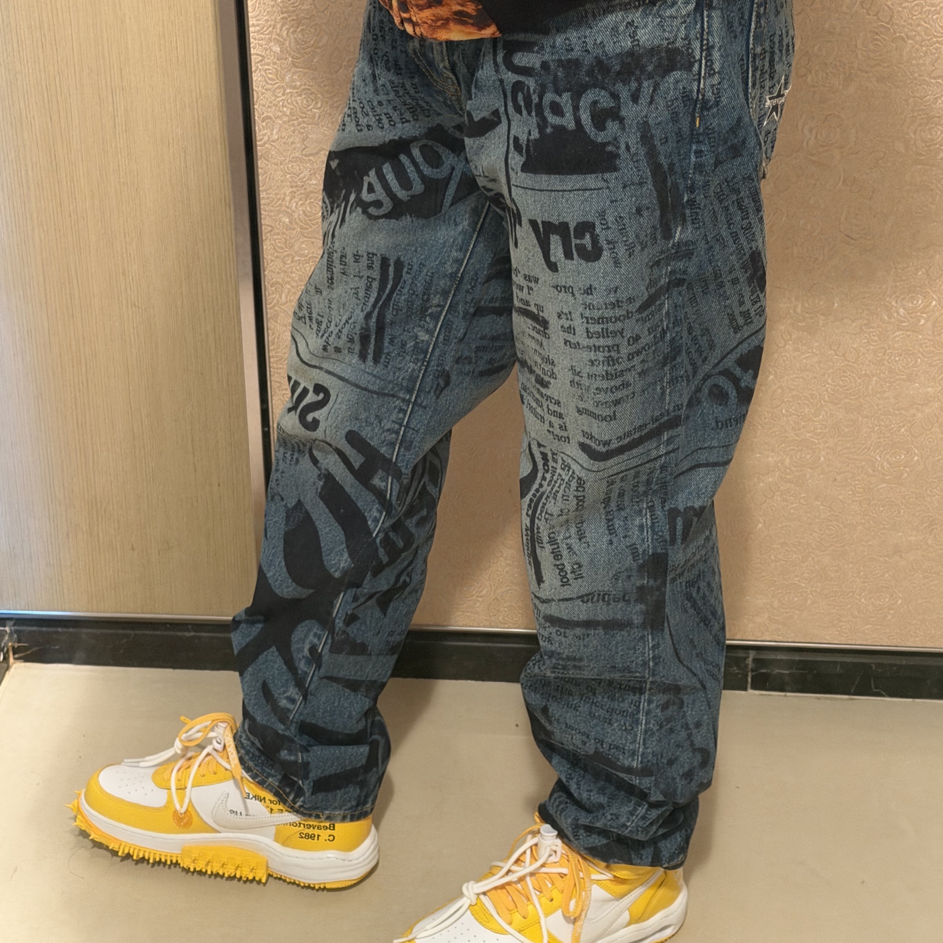 Supreme Regular Jean Newspaper - 25SS 착용 스타일 - 3