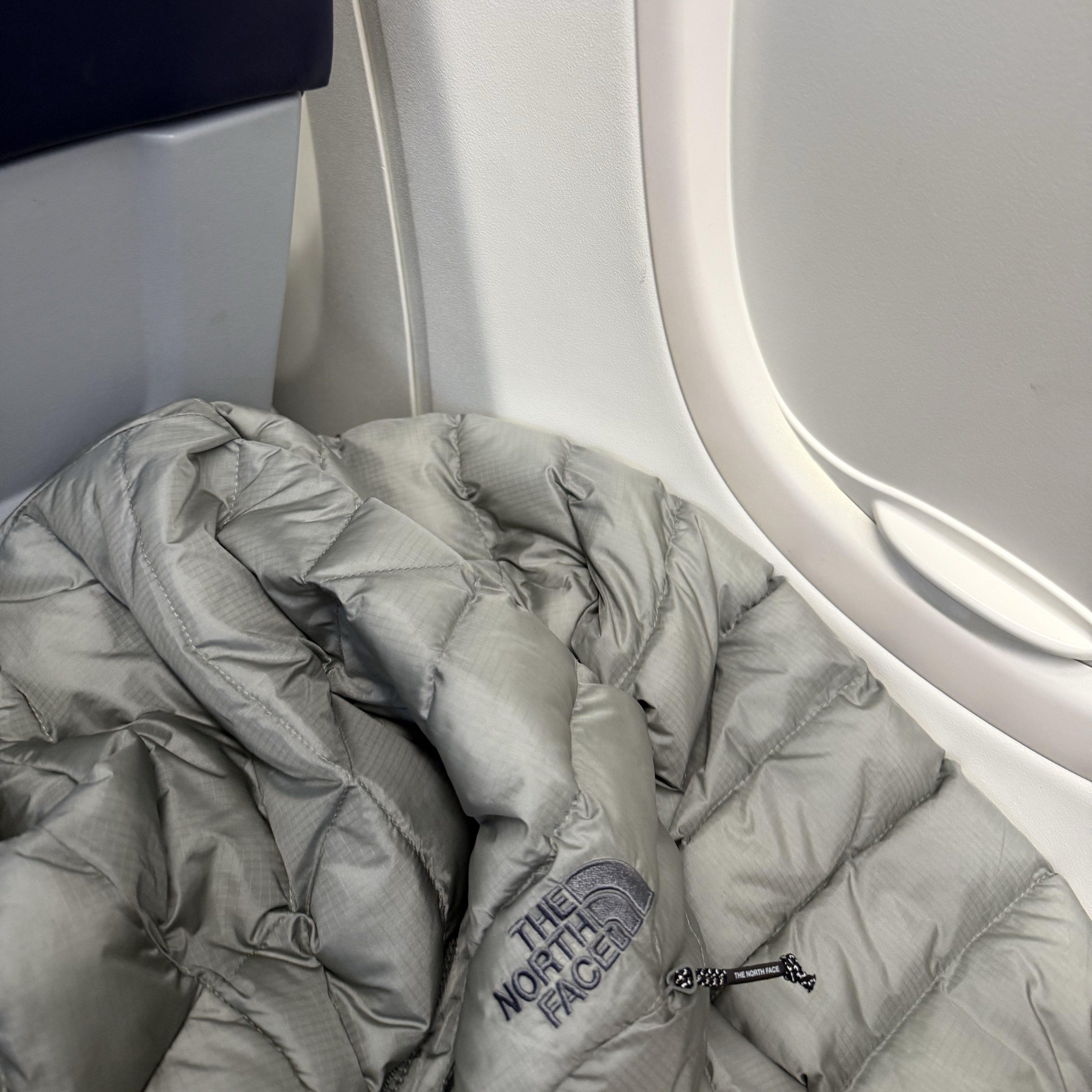 The North Face Ventus On Jacket Silver 착용 스타일