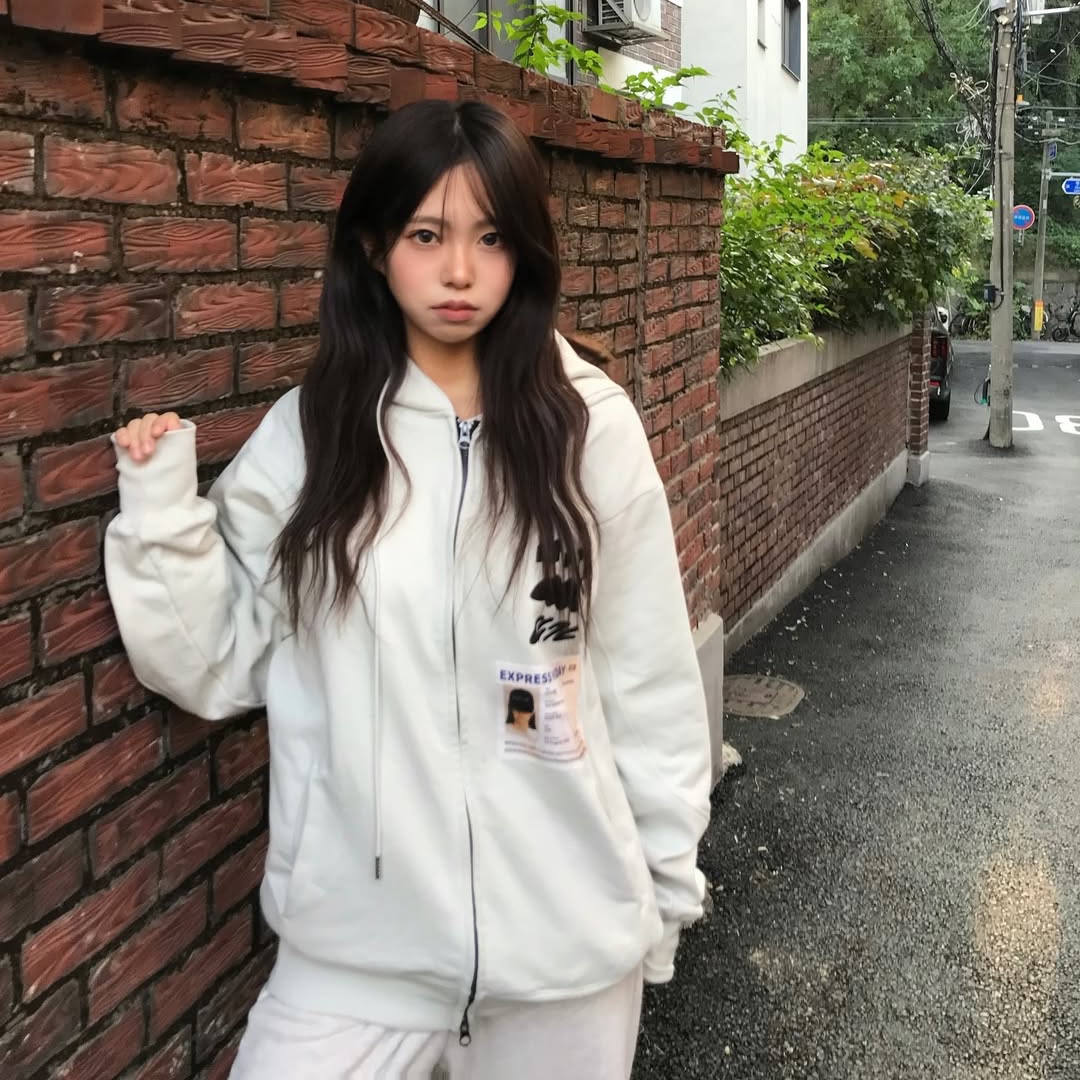 Express Holiday Passport Hoodie Zip-Up Charcoal, Express Holiday Passport Hoodie Zip-Up Sky Blue 착용 스타일