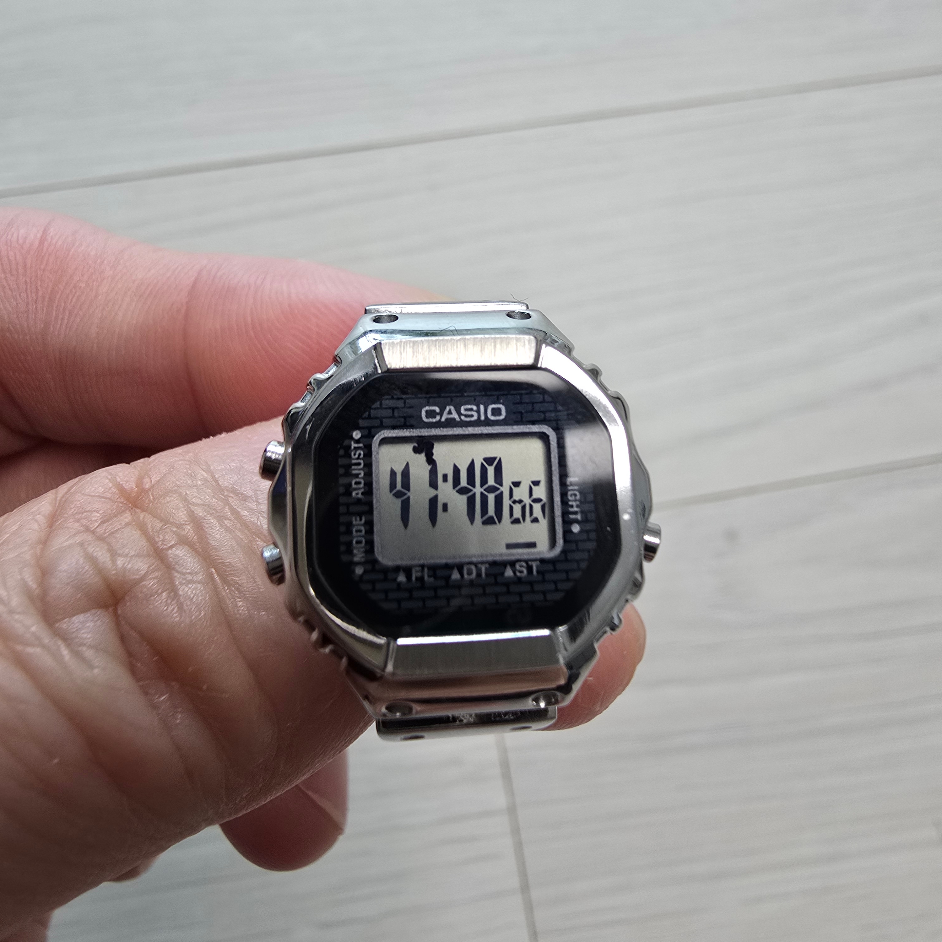 Casio 50th Anniversary Ring Watch CRW-001-1 착용 스타일