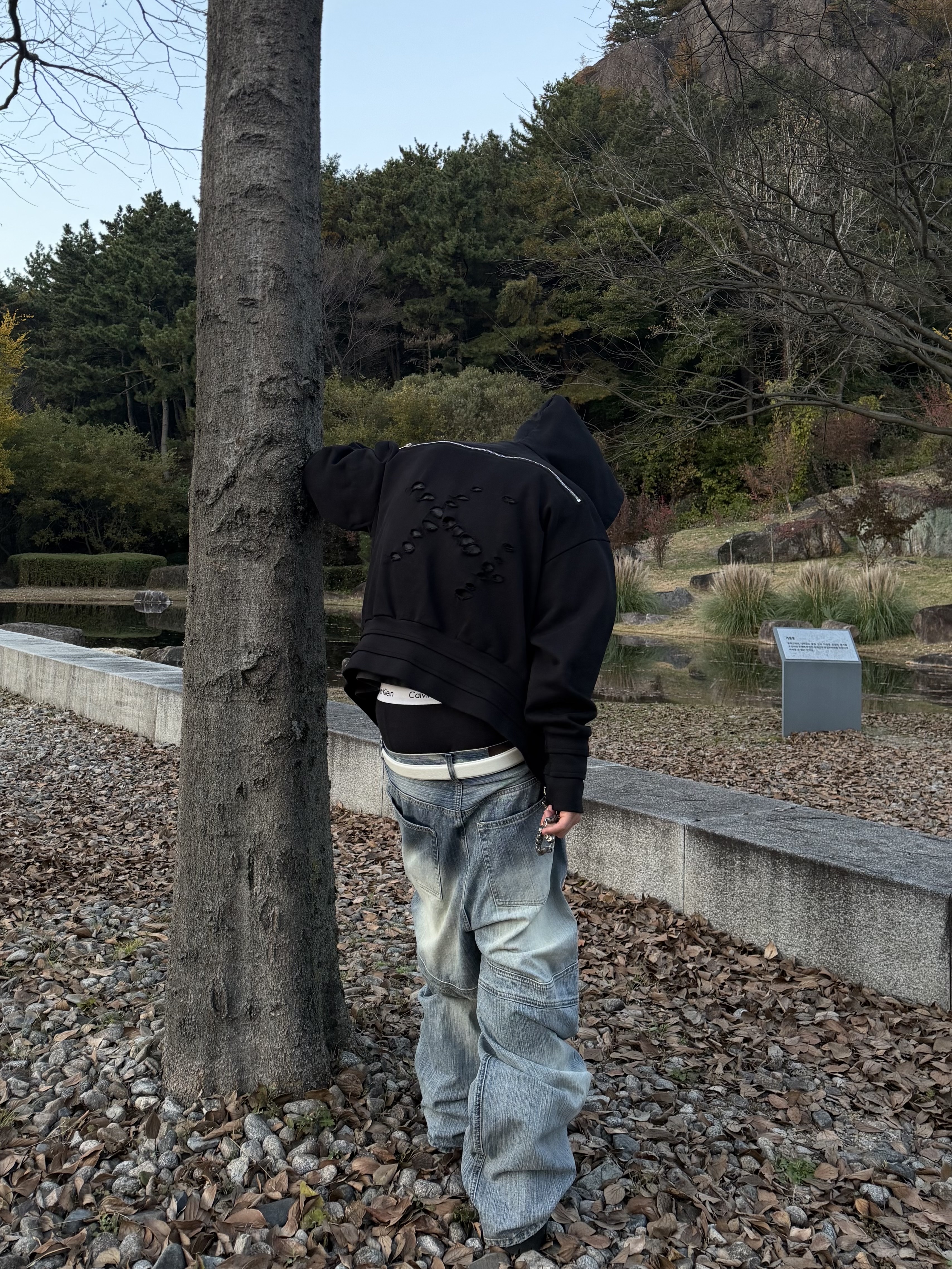 Awende Blue Wide Biker Jeans, Undermycar x ‘021’ Belt White - 25SS 착용 스타일 - 3