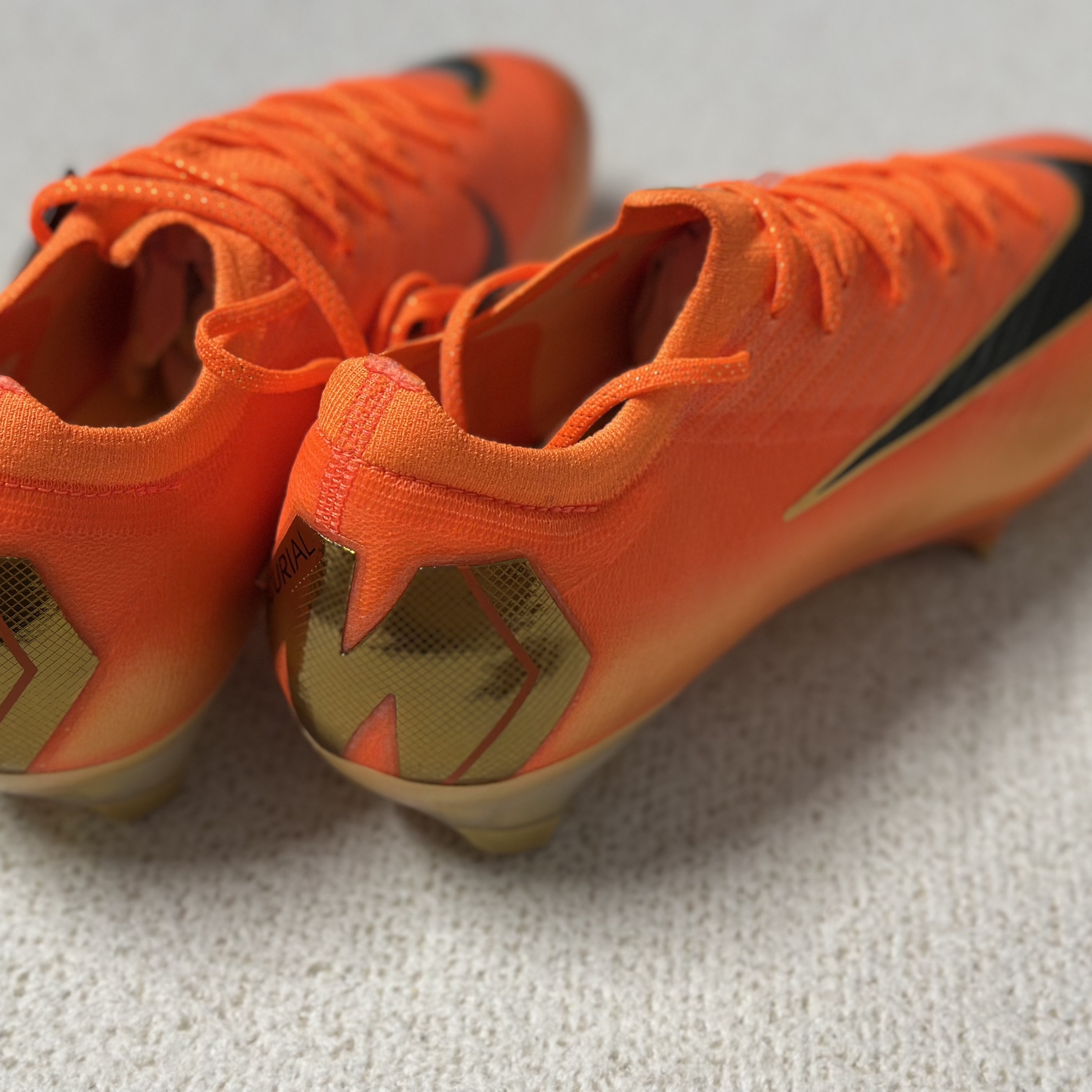 Nike Mercurial Vapor 16 Elite Total Orange Metallic Vivid Gold 착용 스타일 - 1