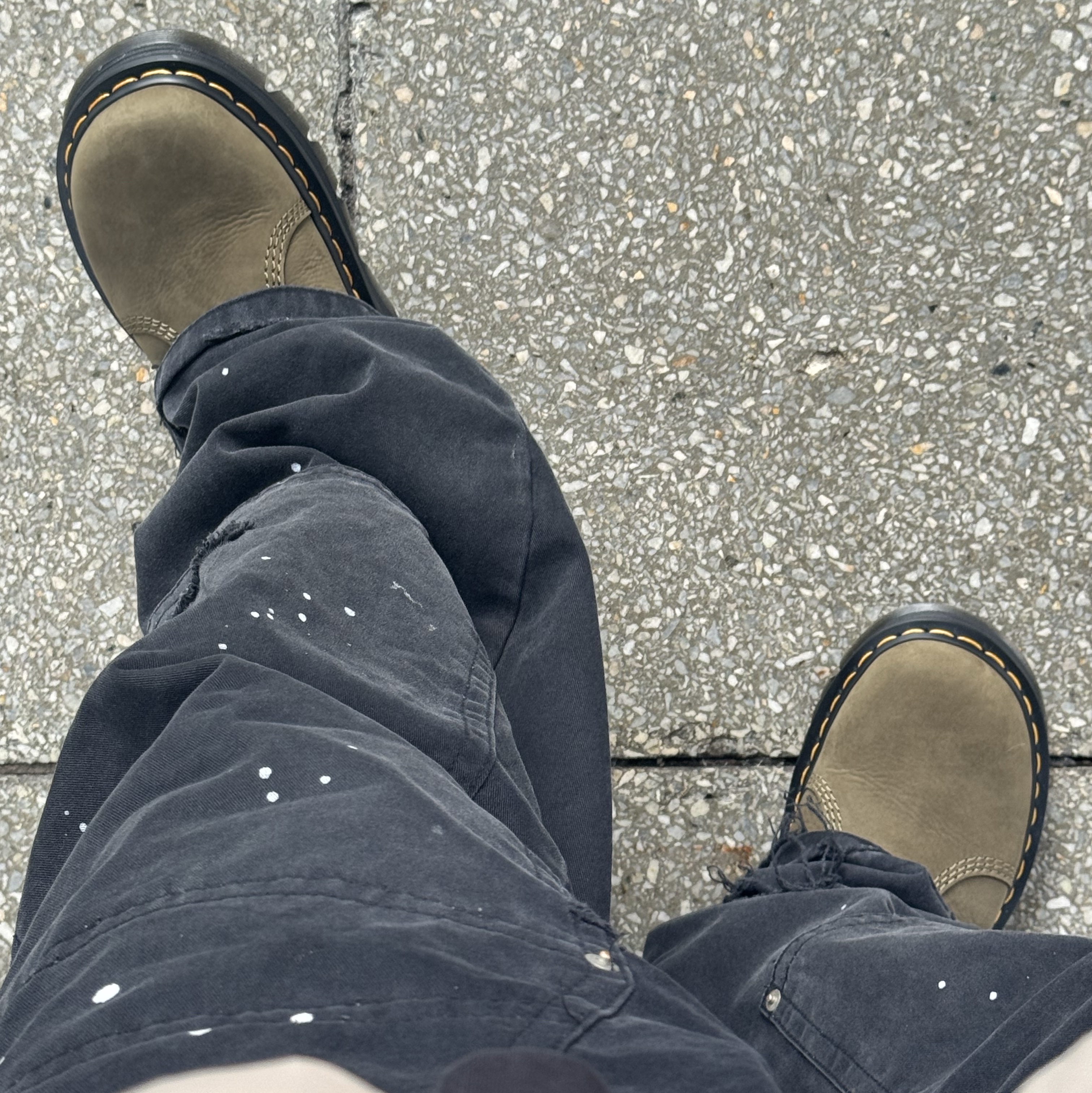 (W) Dr. Martens Zebzag Rigger Leather Boots DMS Olive 착용 스타일 - 1