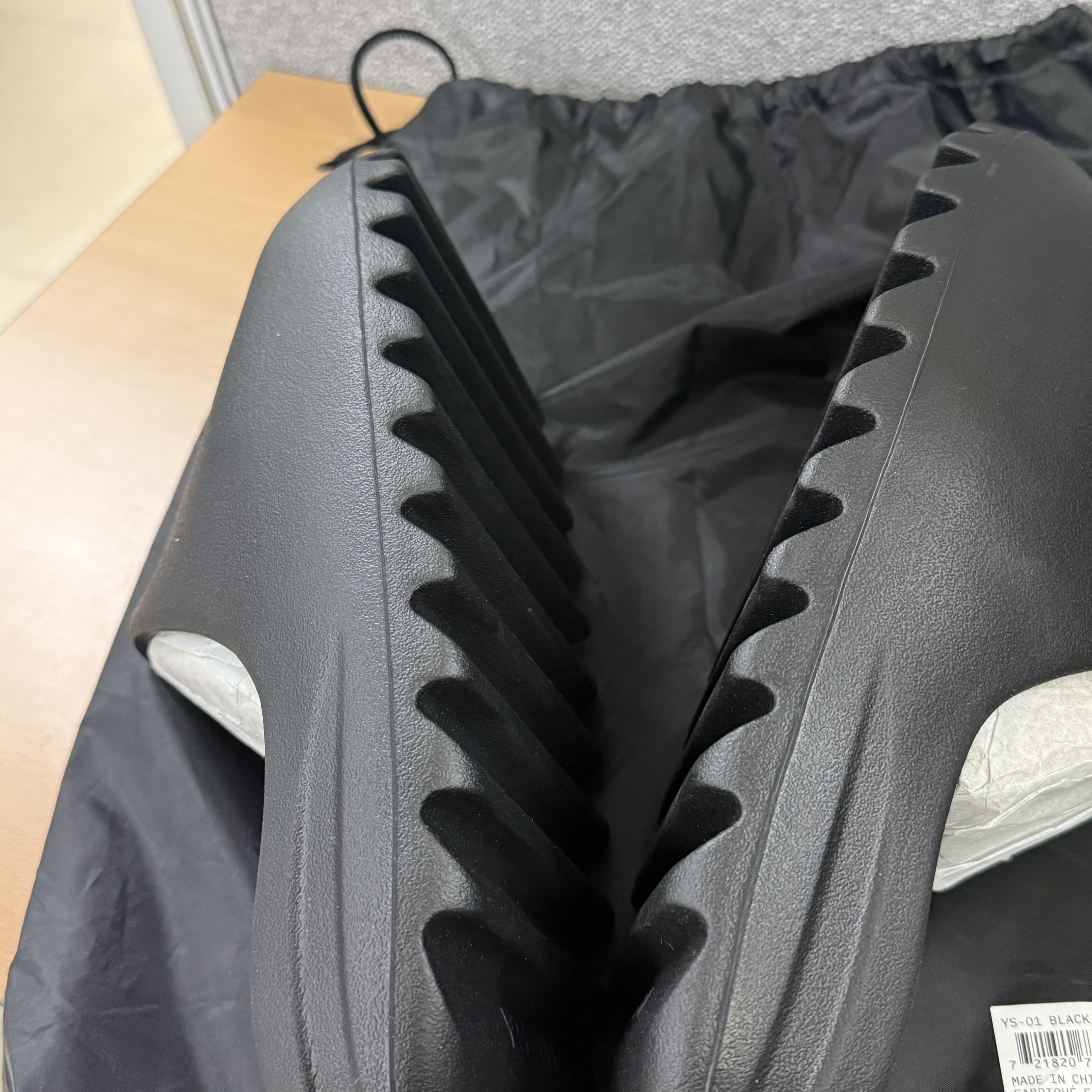 Yeezy YS-01 Black 착용 스타일 - 5