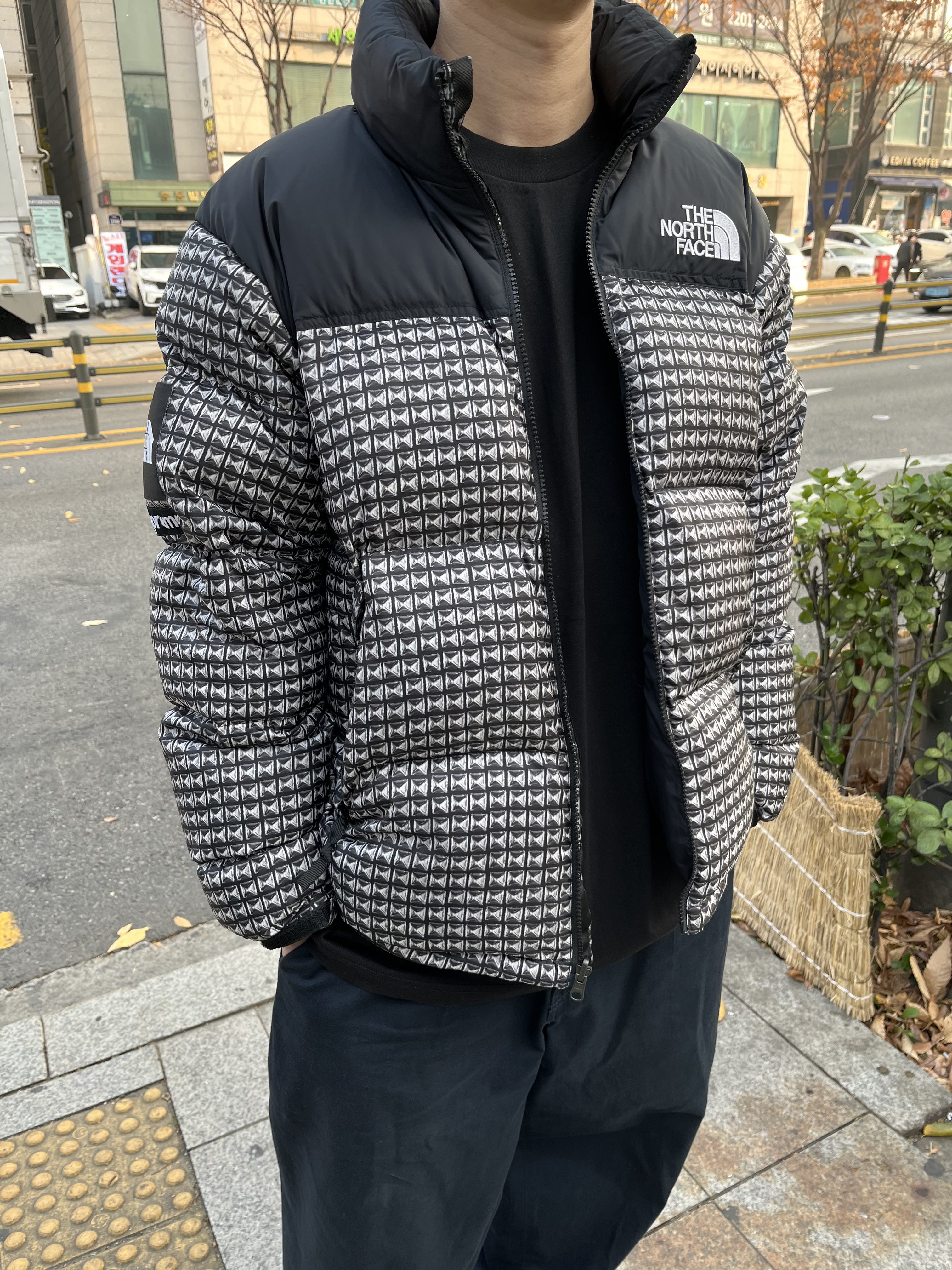 Supreme x The North Face Studded Nuptse Jacket Black - 21SS 착용 스타일 - 2