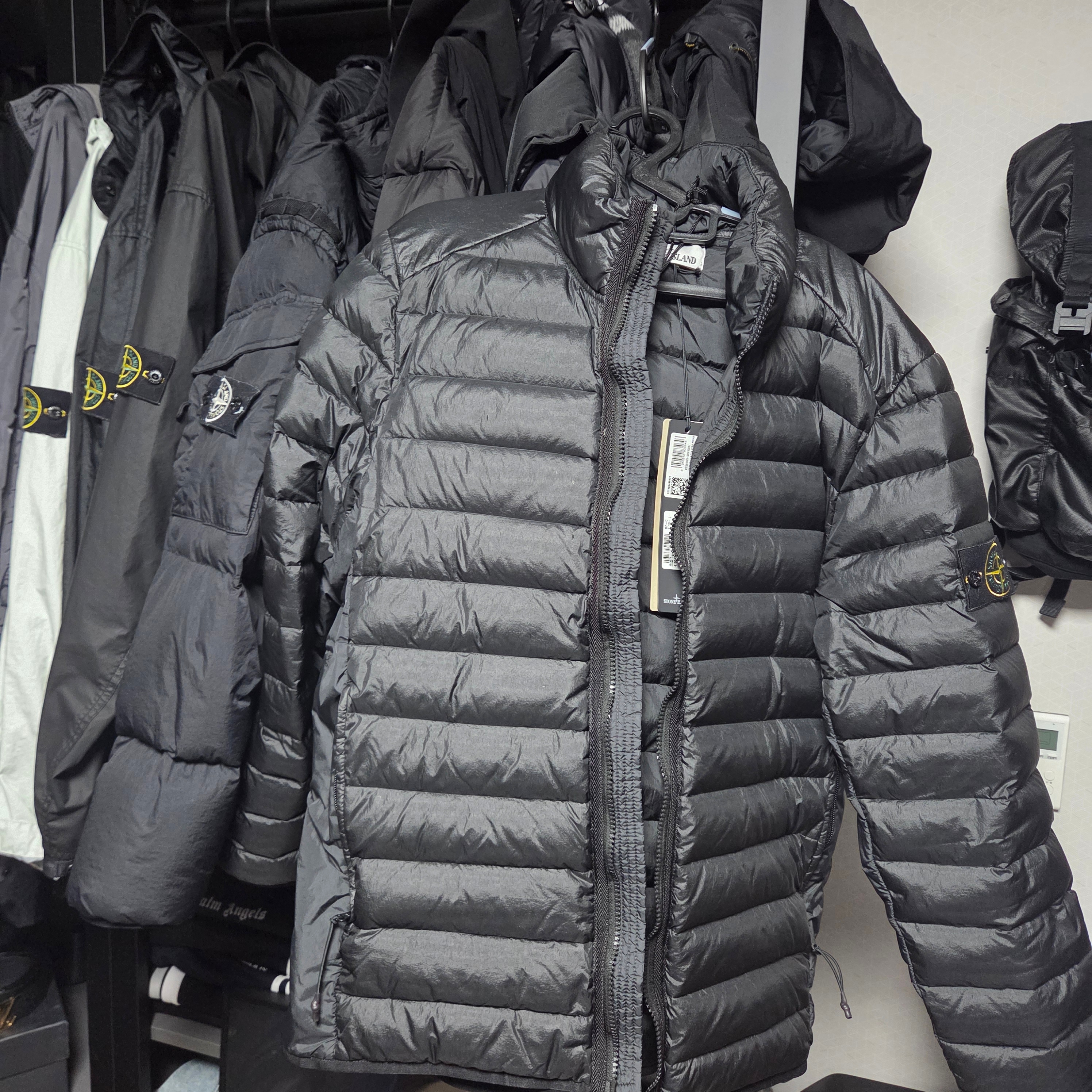 Stone Island 4100429 Loom Woven Chambers Nylon Down-TC Jacket with Anti-Drop Black - 25SS 착용 스타일