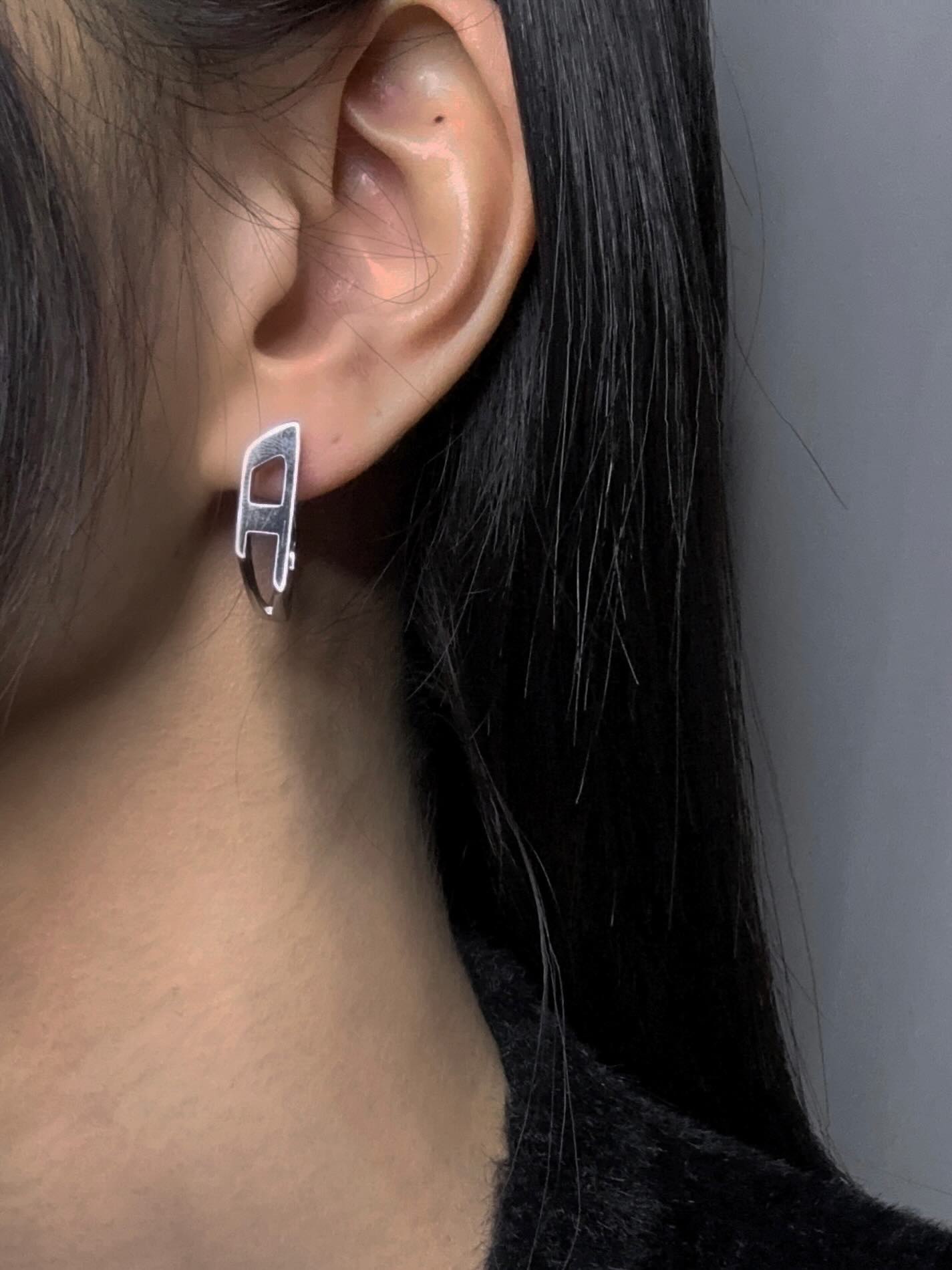 Diesel Dx1637040 Stainless Steel Hoop Earring Silver 착용 스타일