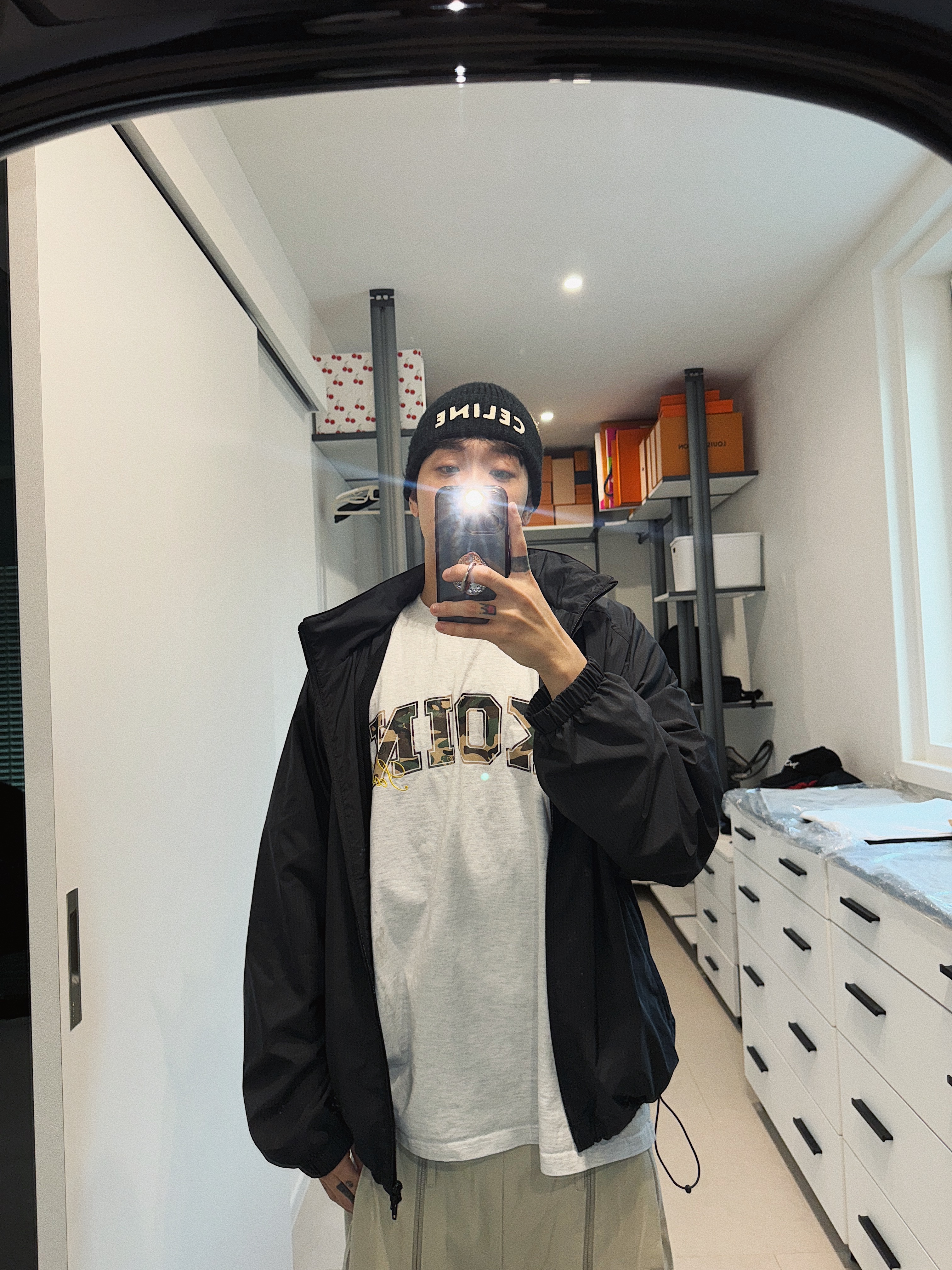 Celine Beanie in Ribbed Wool Anthracite, Celine Embroidered Knit Wool Beanie Black 착용 스타일 - 5