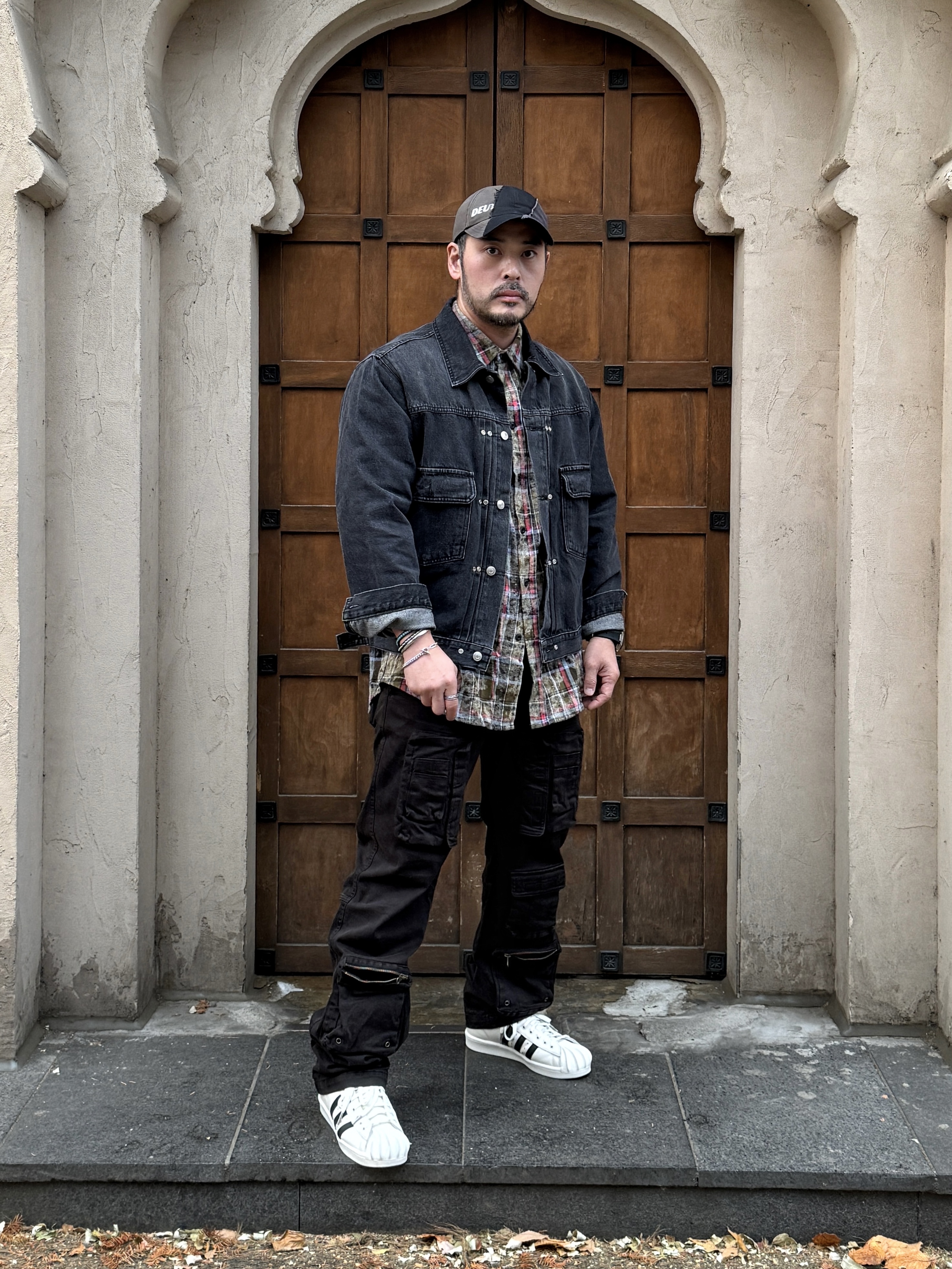 Undermycar Alghul Vintage Tactic Cargo Pants After Dark - 23SS, Adidas x Thug Club Superstar Boot Luxe Off White Core Black 착용 스타일 - 1