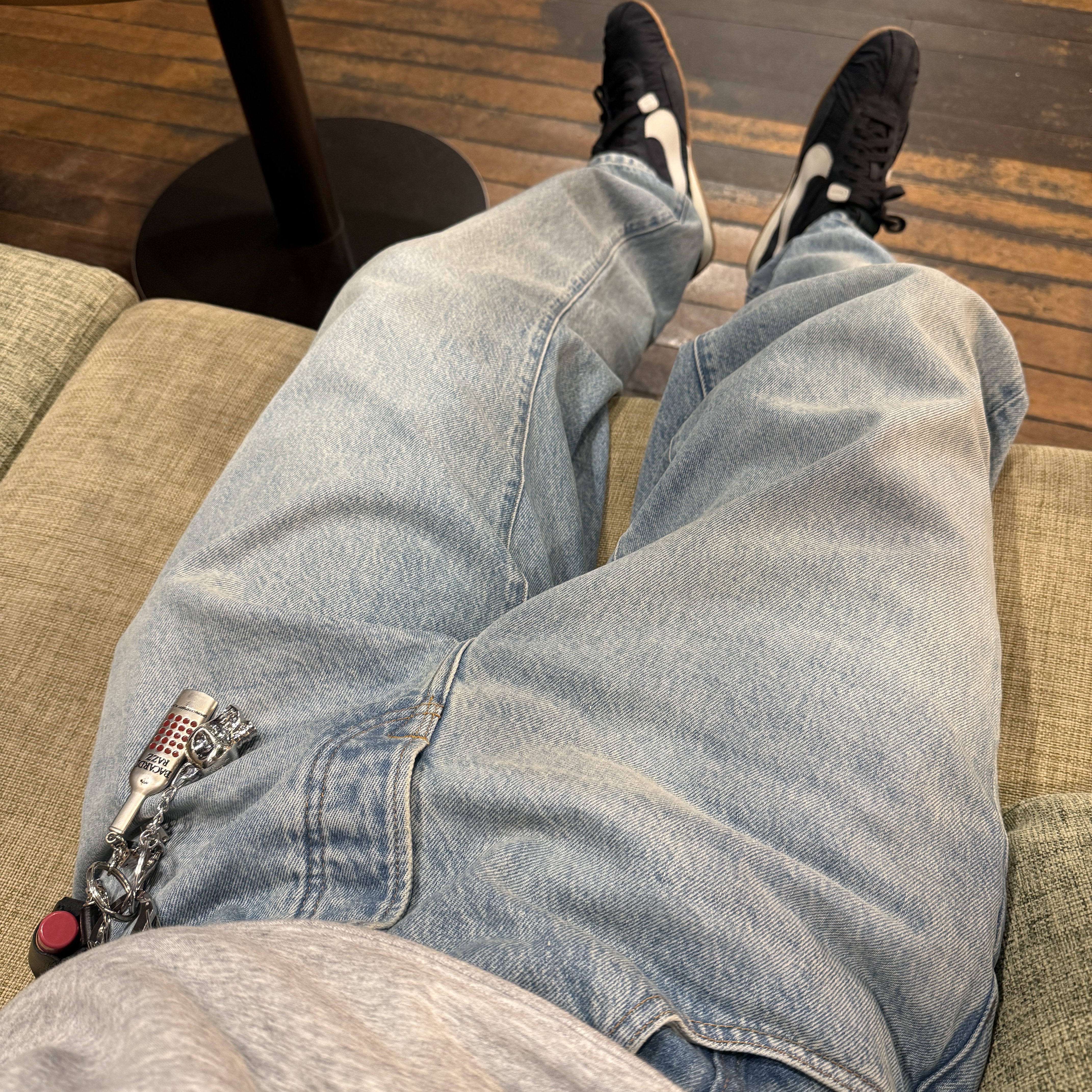 Supreme Drill Team Varsity Jacket Navy - 25FW, Nike x Jacquemus Moon Shoe SP Off Noir Cashmere 착용 스타일 - 3