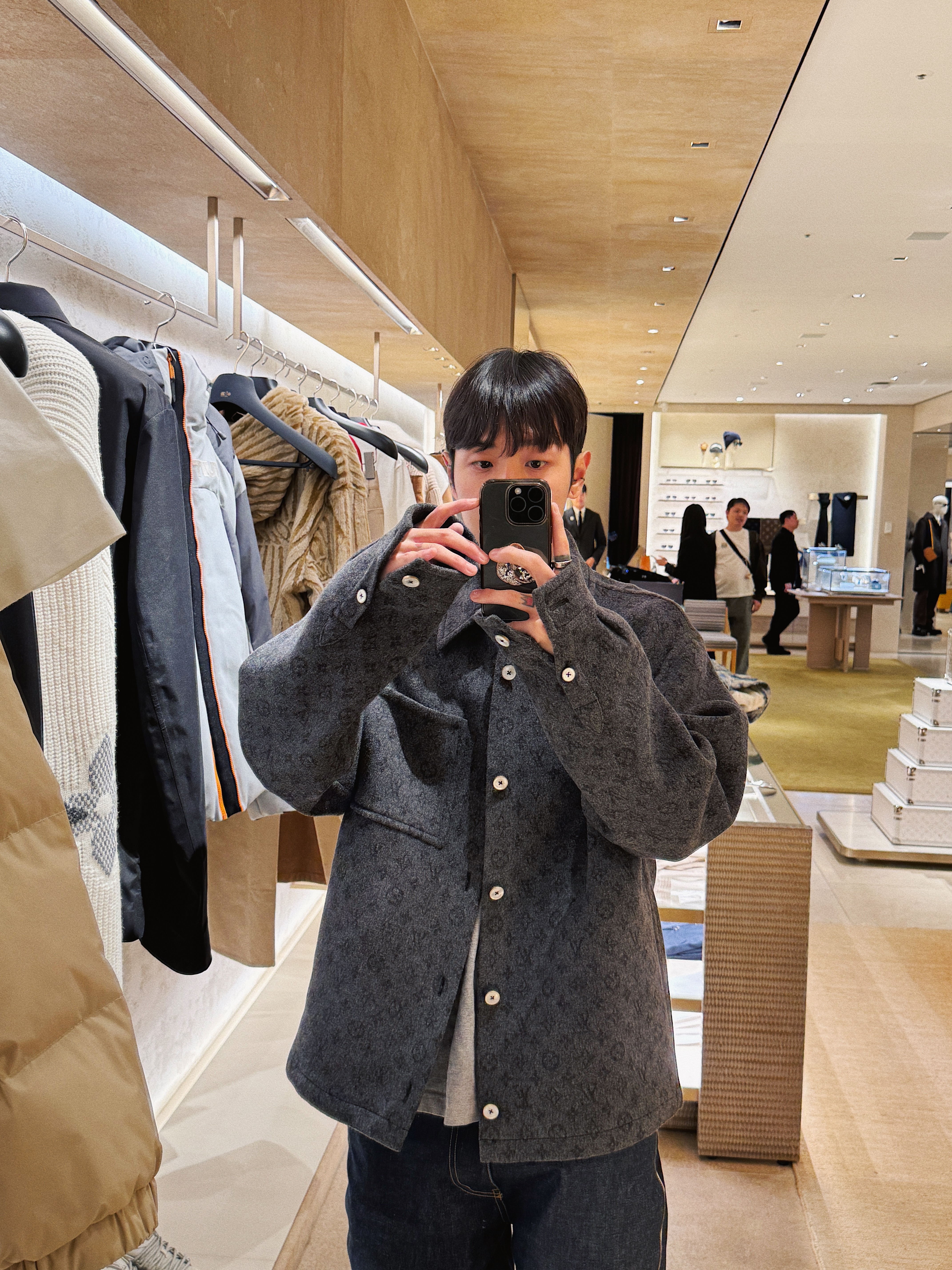 Celine Beanie in Ribbed Wool Anthracite, Celine Embroidered Knit Wool Beanie Black 착용 스타일 - 3