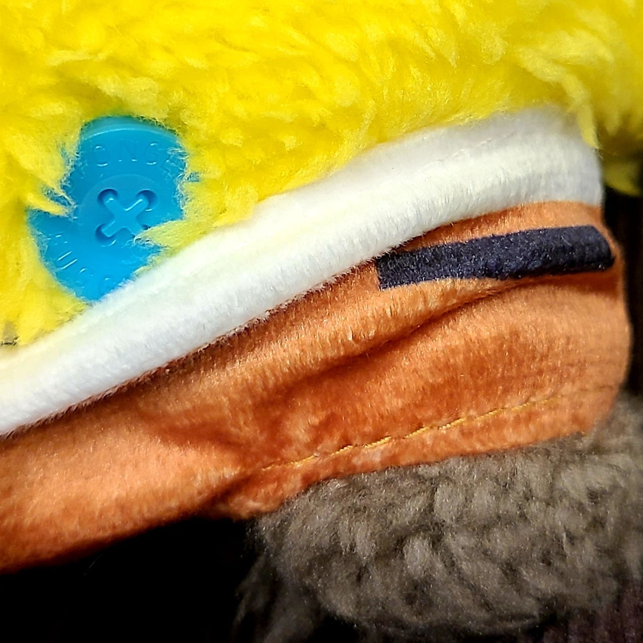 Fuggler x SpongeBob Keyring Yellow 착용 스타일 - 2