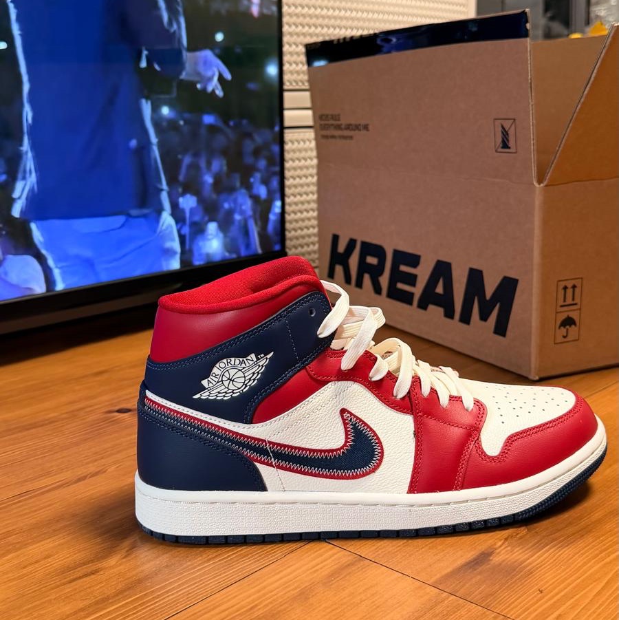 (W) Jordan 1 Mid SE Gym Red Midnight Navy 착용 스타일
