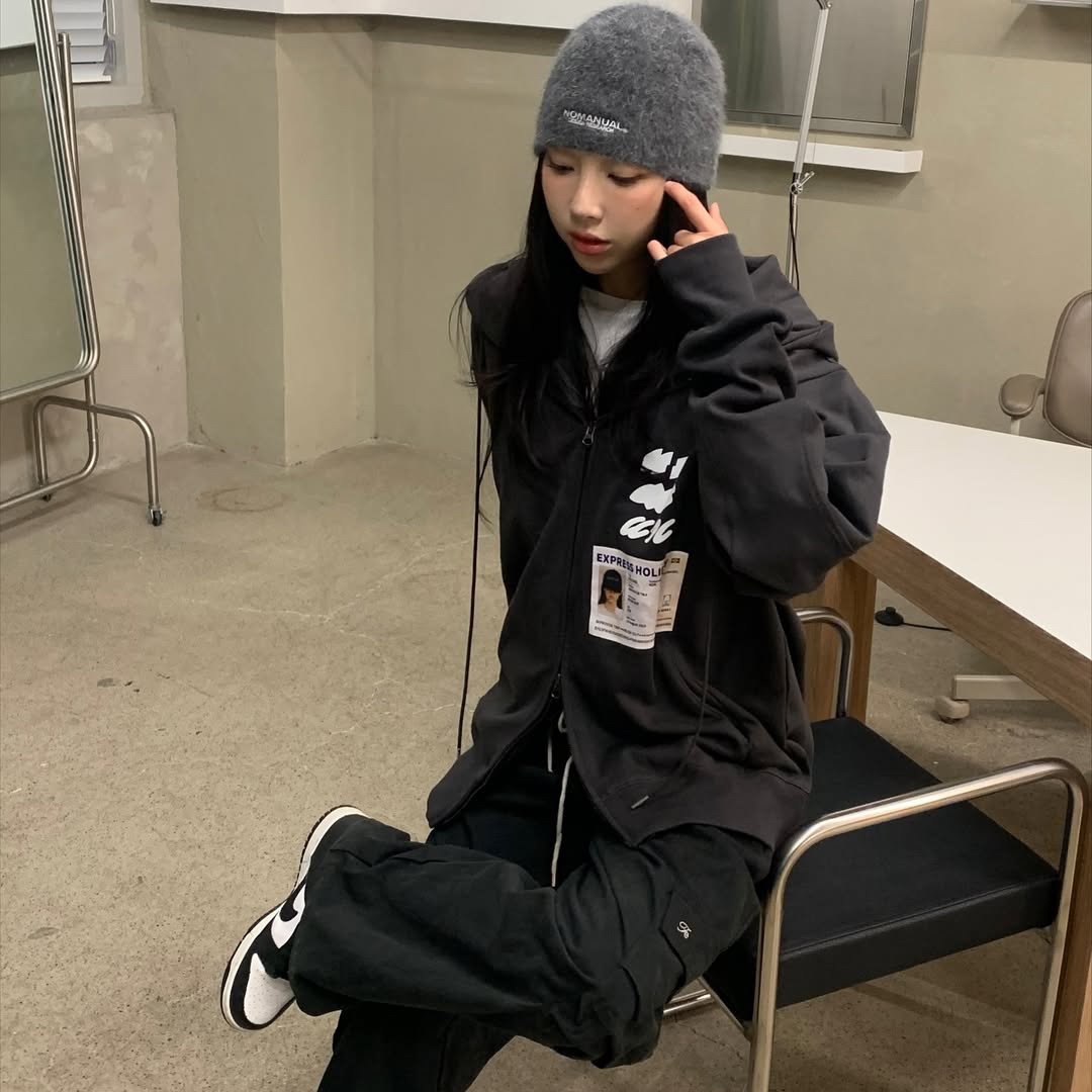 Express Holiday Passport Hoodie Zip-Up Charcoal, Express Holiday Passport Hoodie Zip-Up Sky Blue 착용 스타일 - 1