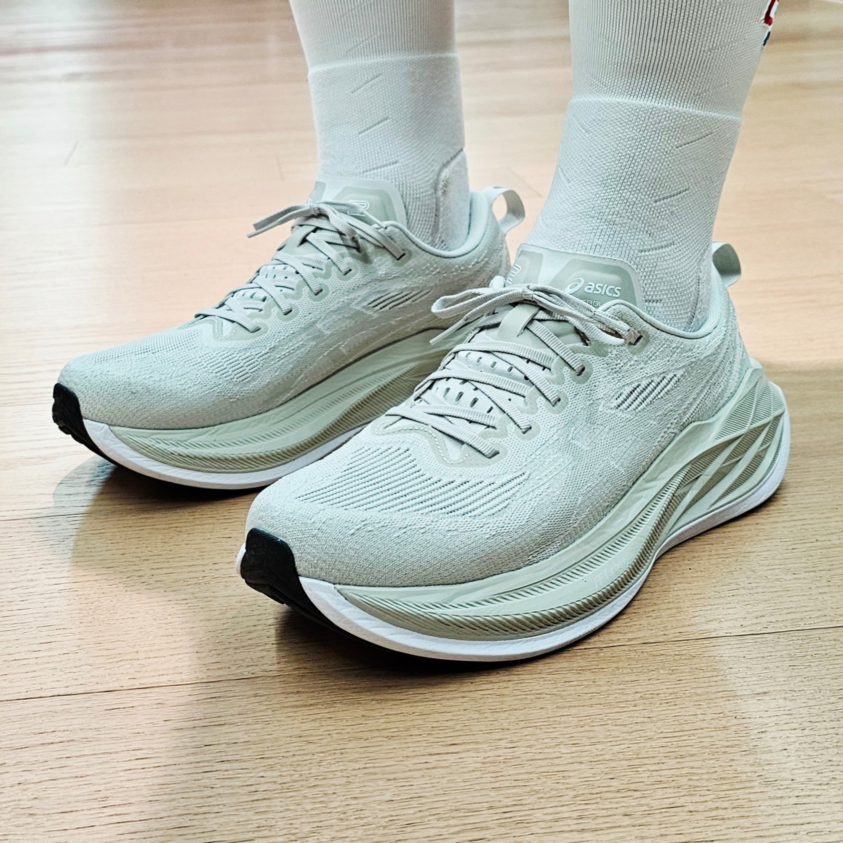 Asics Superblast 2 Lake Grey White Sage 착용 스타일