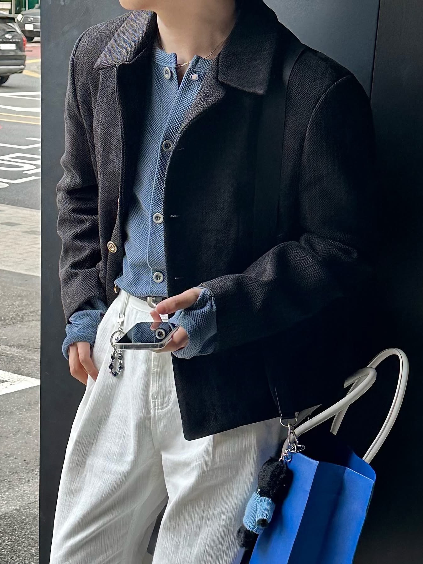 Ader Error Wide Blue Bag Blue, Monamhee x Peaceminusone Daihee Plush Keyring 착용 스타일 - 2