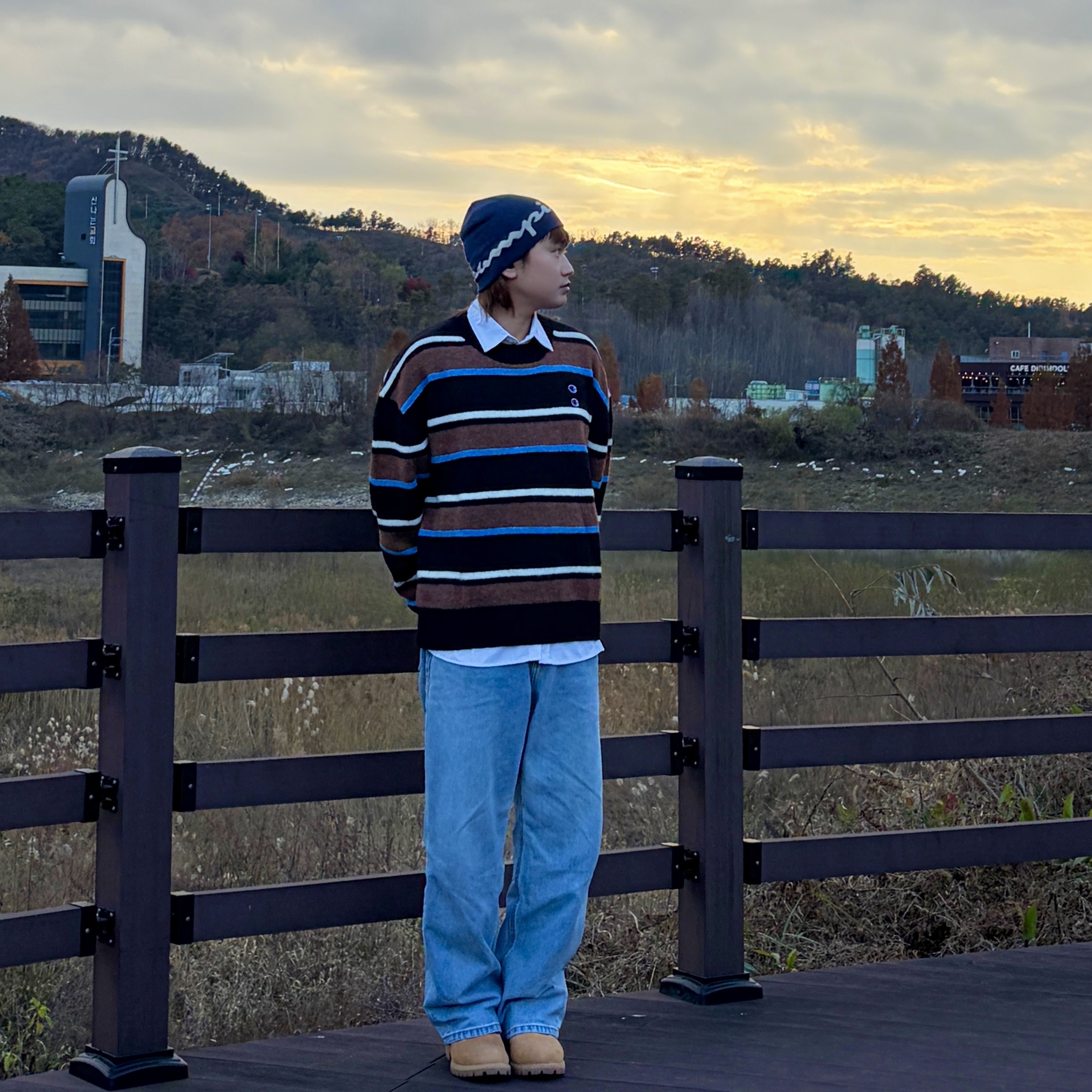 Zara x Champion Striped Patch Sweater Chocolate, Zara x Champion Reversible Beanie Hat Navy Blue 착용 스타일