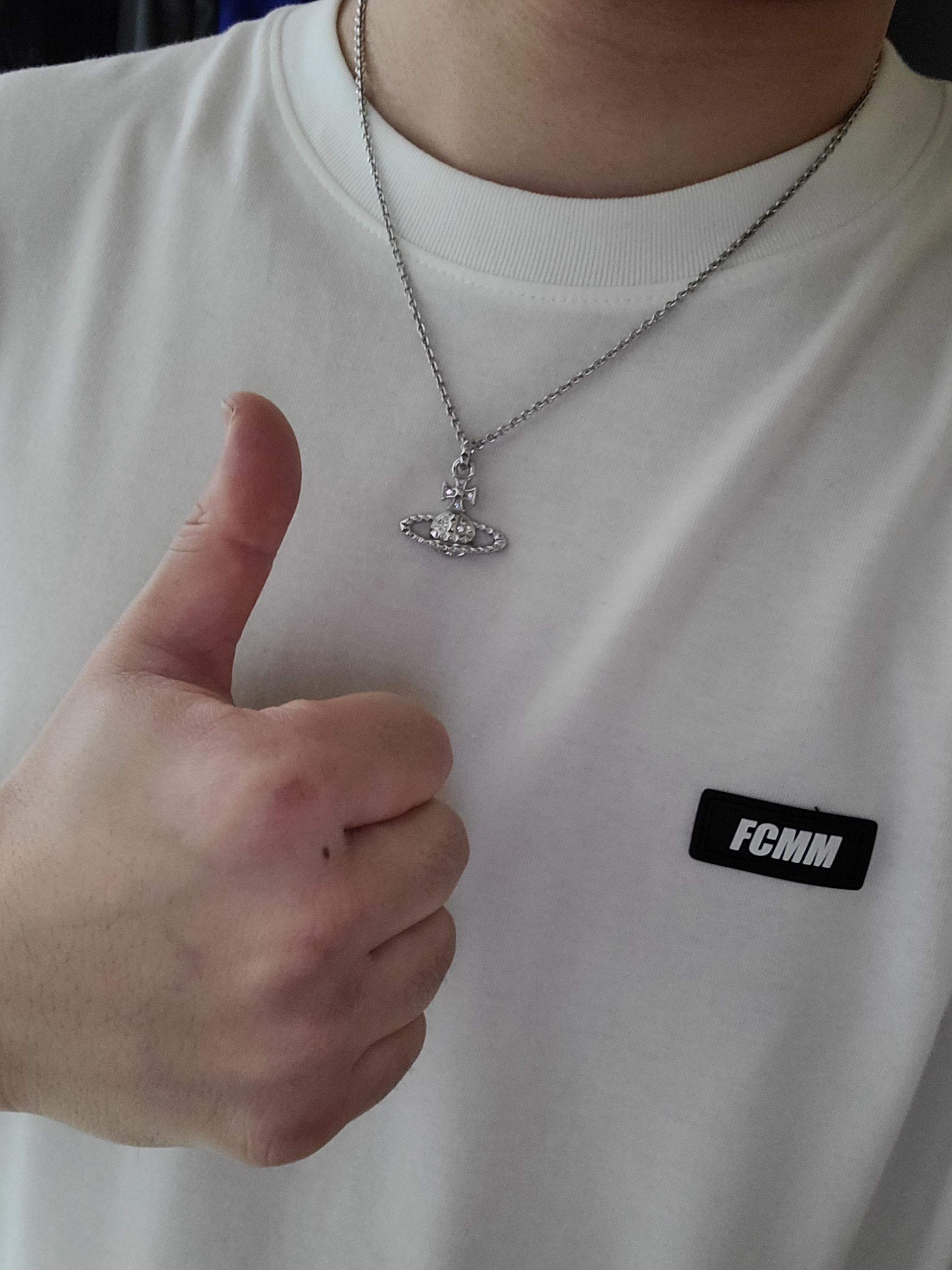 Vivienne Westwood Mayfair Bas Relief Pendant Silver 착용 스타일