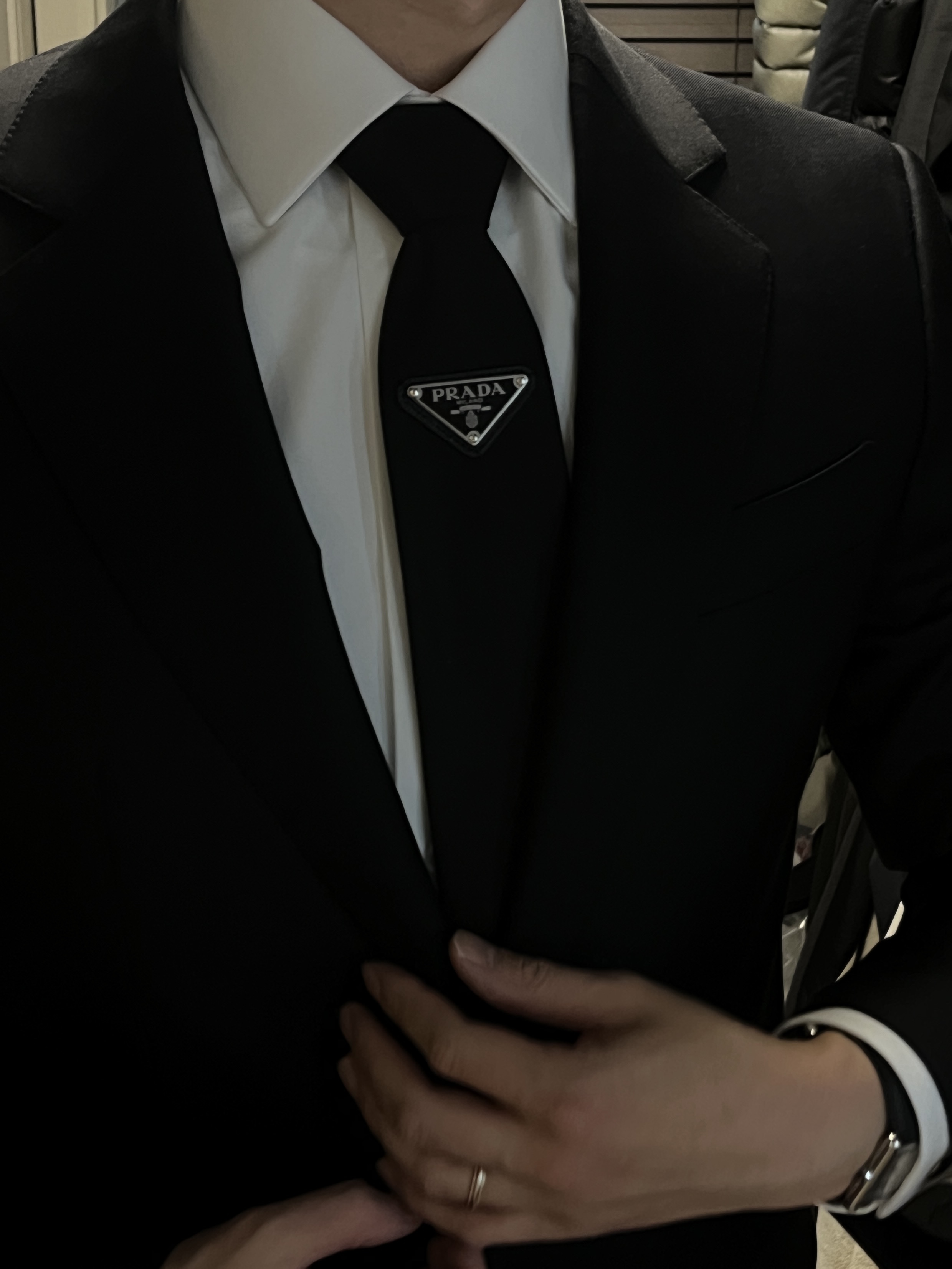 Prada Re-Nylon Gabardine Tie Black 착용 스타일 - 2